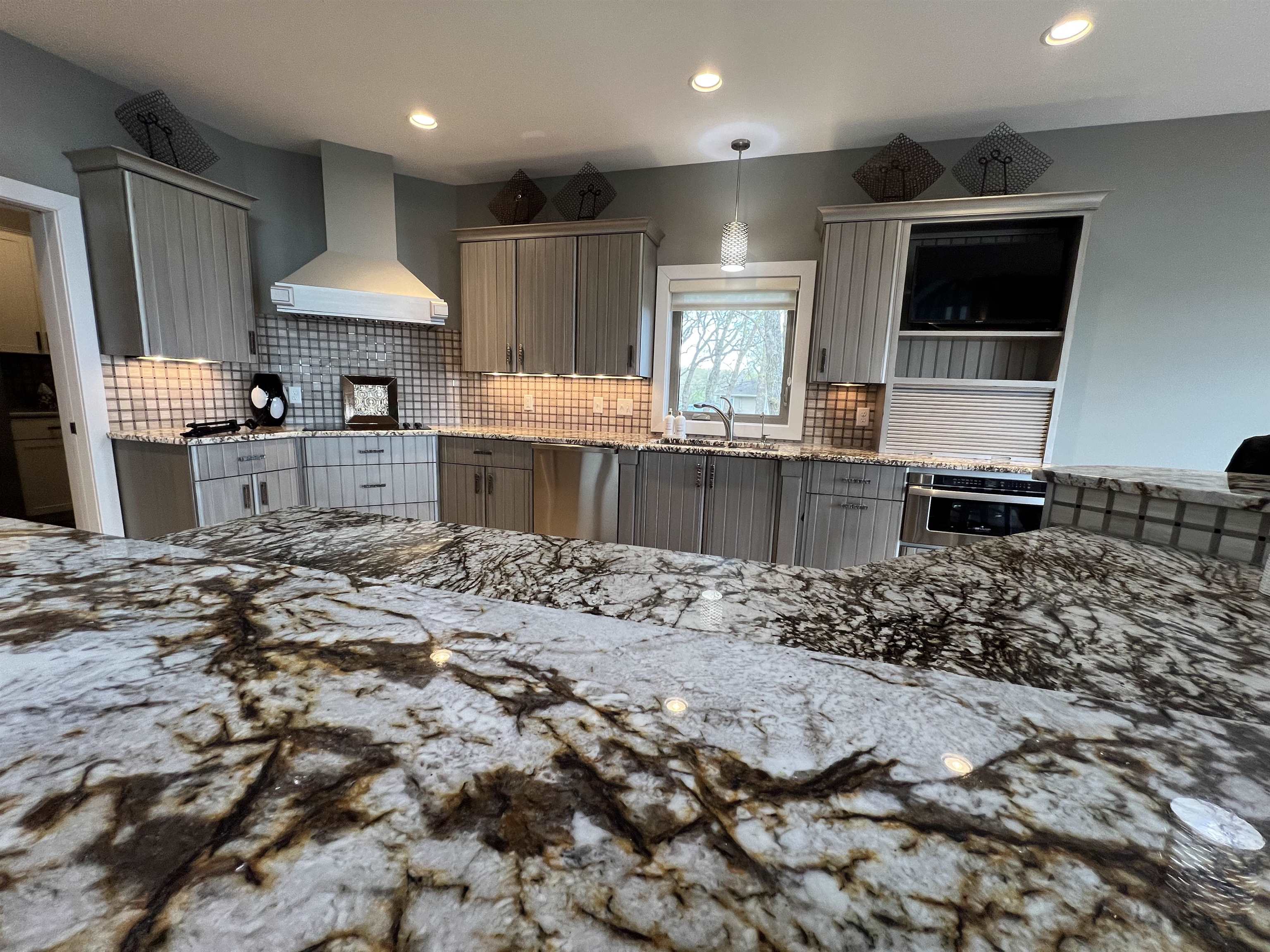 MLS #251609