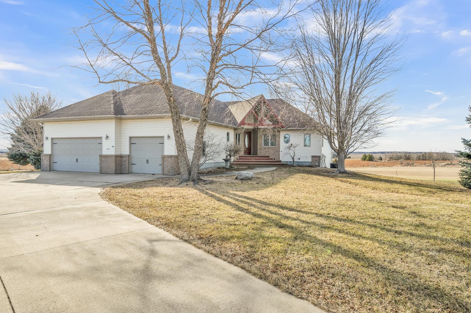 2117 212th Street, West Okoboji, IA 51351 