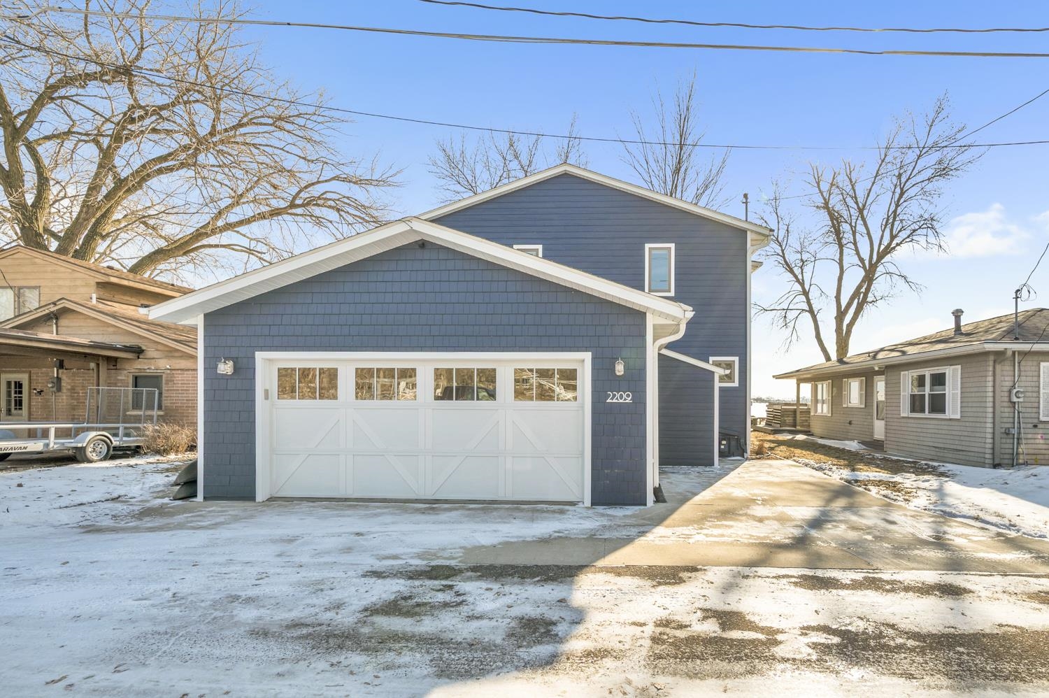 2209 Lakeshore Drive, Wahpeton, IA 51351 