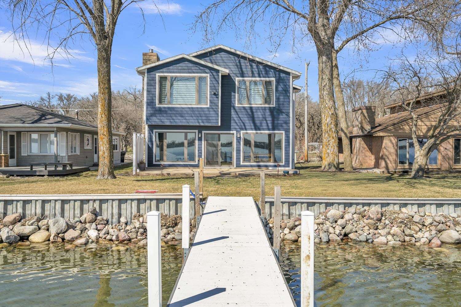 2209 Lakeshore Drive, Wahpeton, IA 51351 