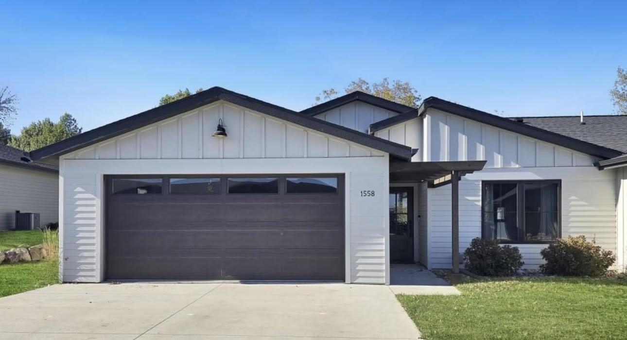 1558 Blaine's Way, Spirit Lake, IA 51360 