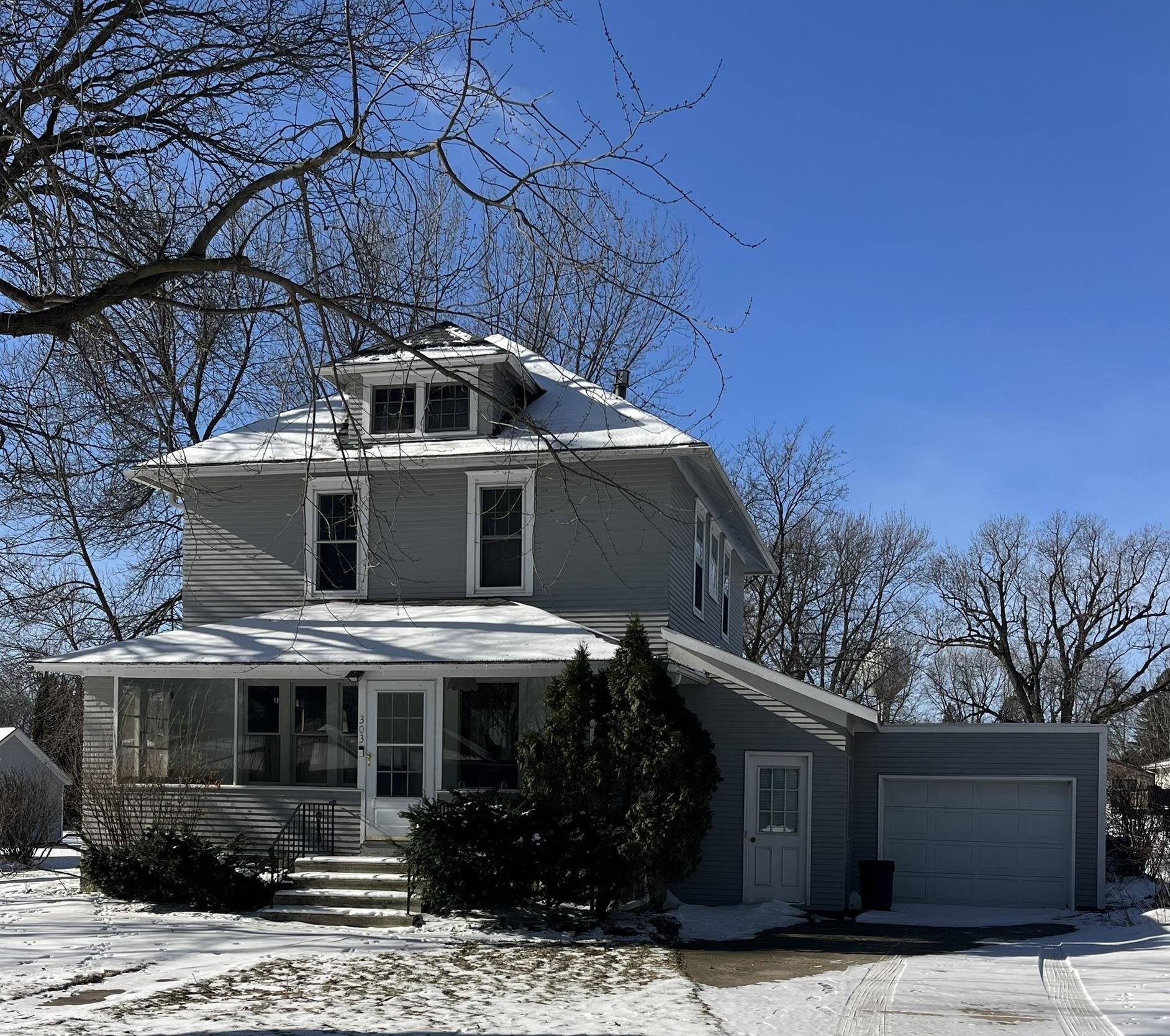 303 N Lincoln Ave, Graettinger, IA 51342 