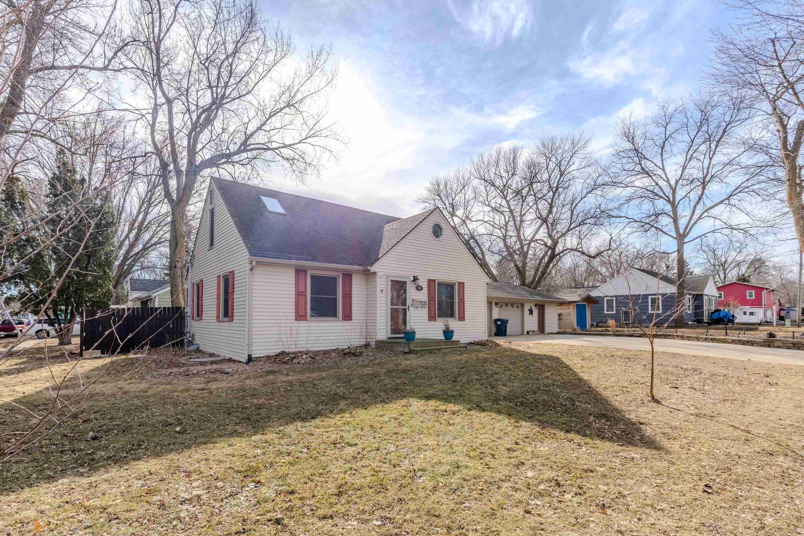 301 20th Street, Spirit Lake, IA 51360 