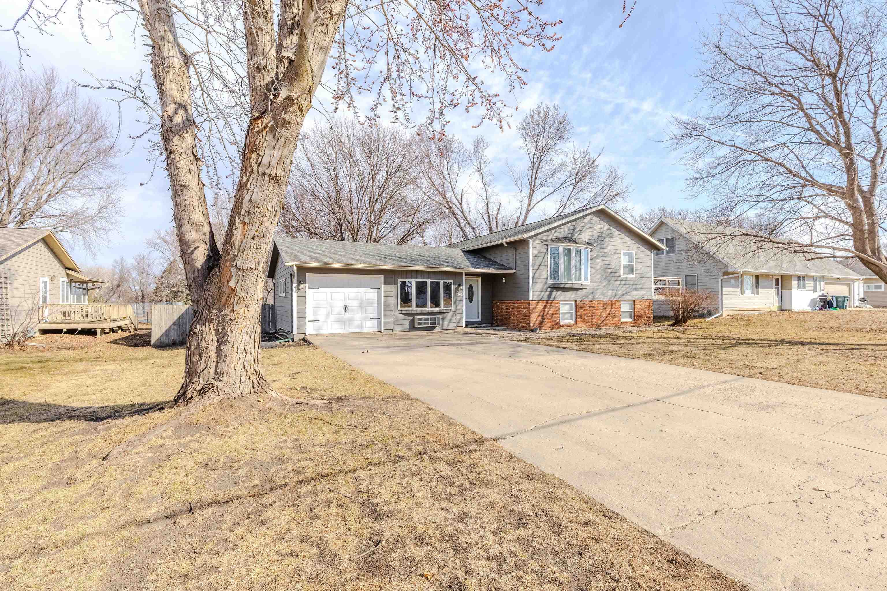 332 3rd Street, Ashton, IA 51232 