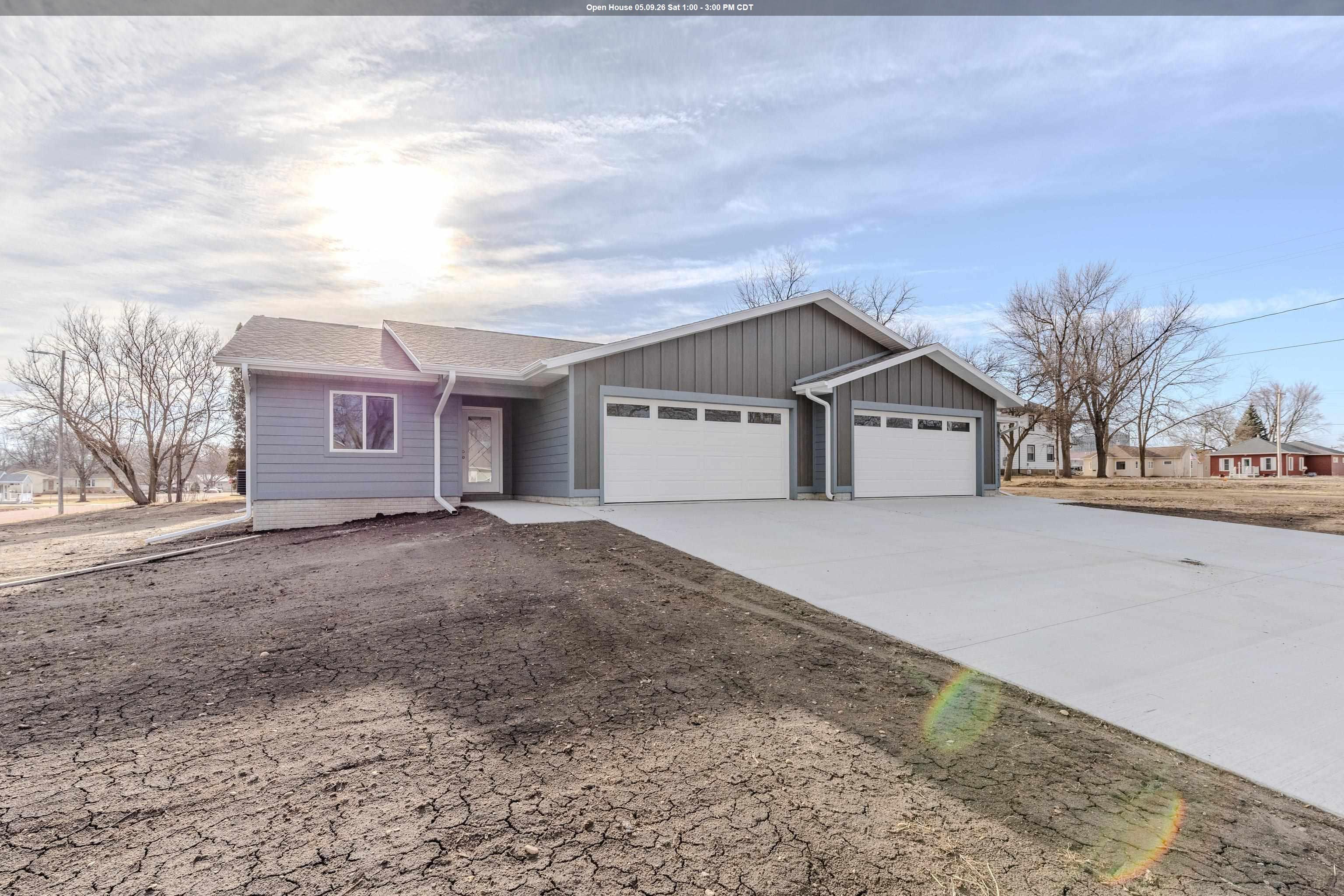 306 W 1st Street #Unit B, Lake Park, IA 51347 