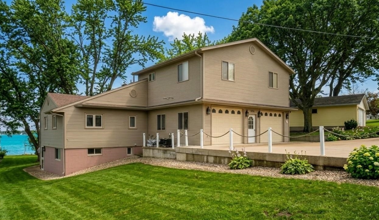 2714 Breezy Heights Drive, Wahpeton, IA 51351 