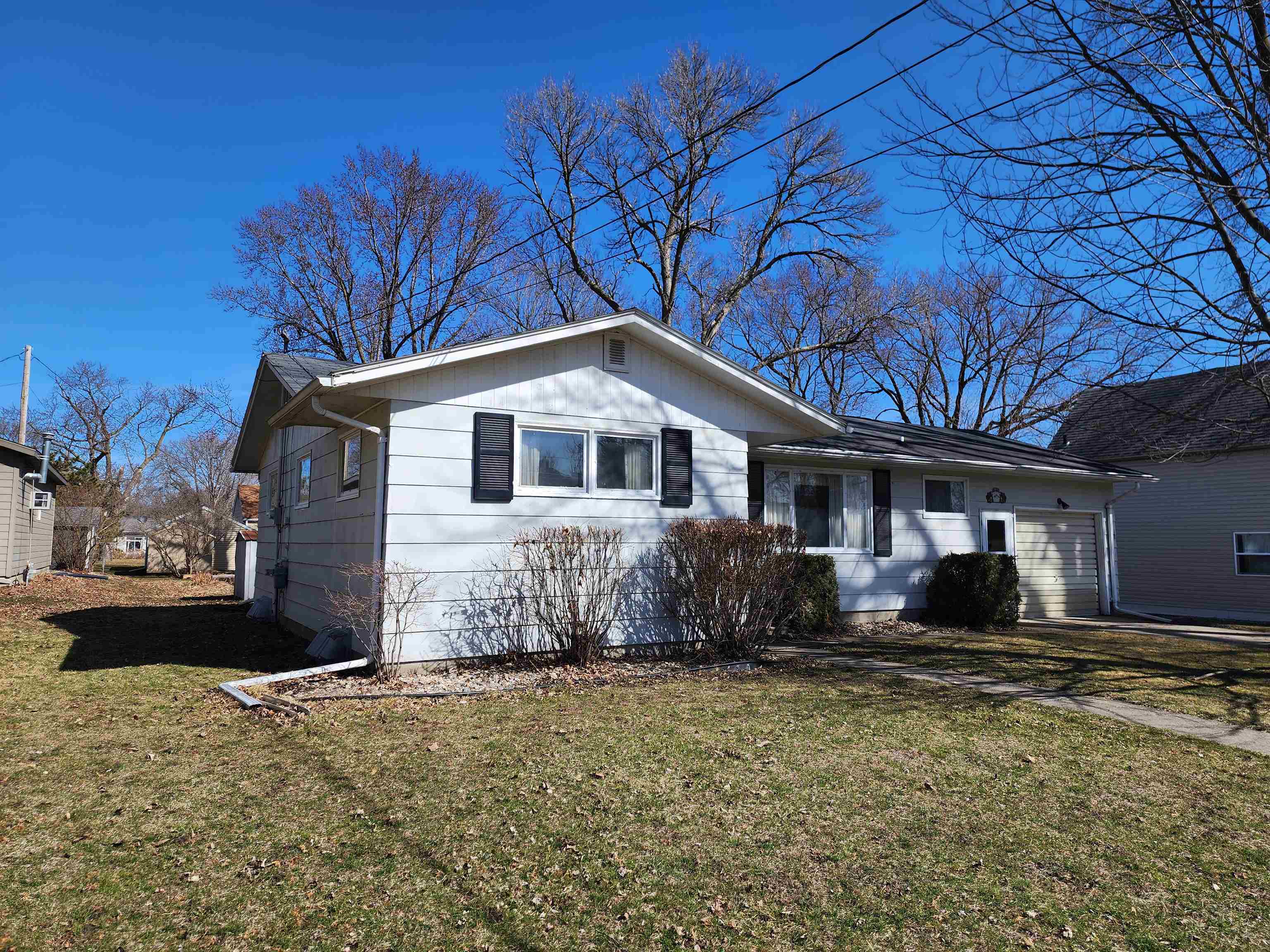 2705 8th Street, Emmetsburg, IA 50536 