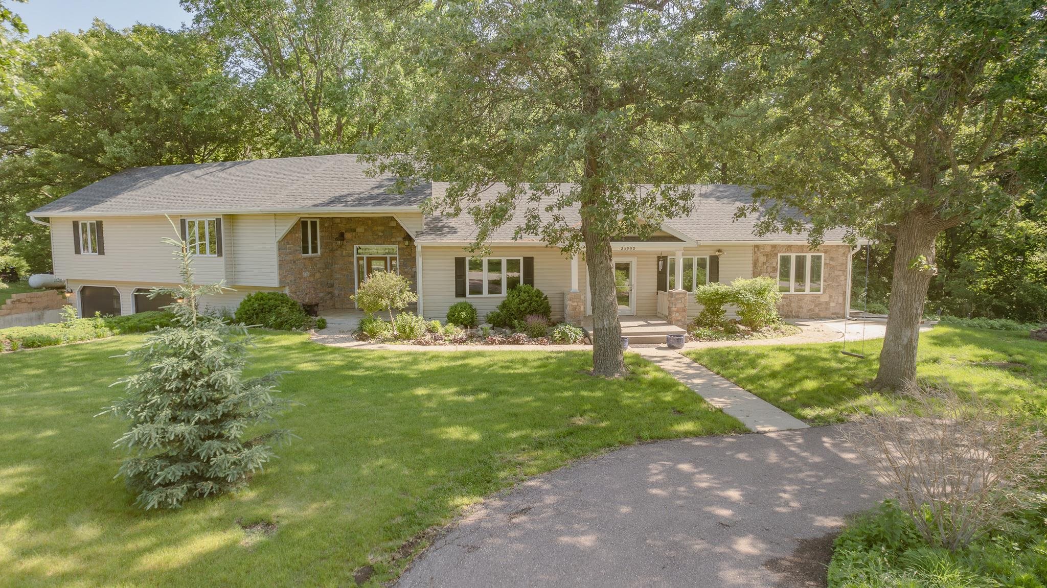 25990 Woodside Ct., Spirit Lake, IA 51360 