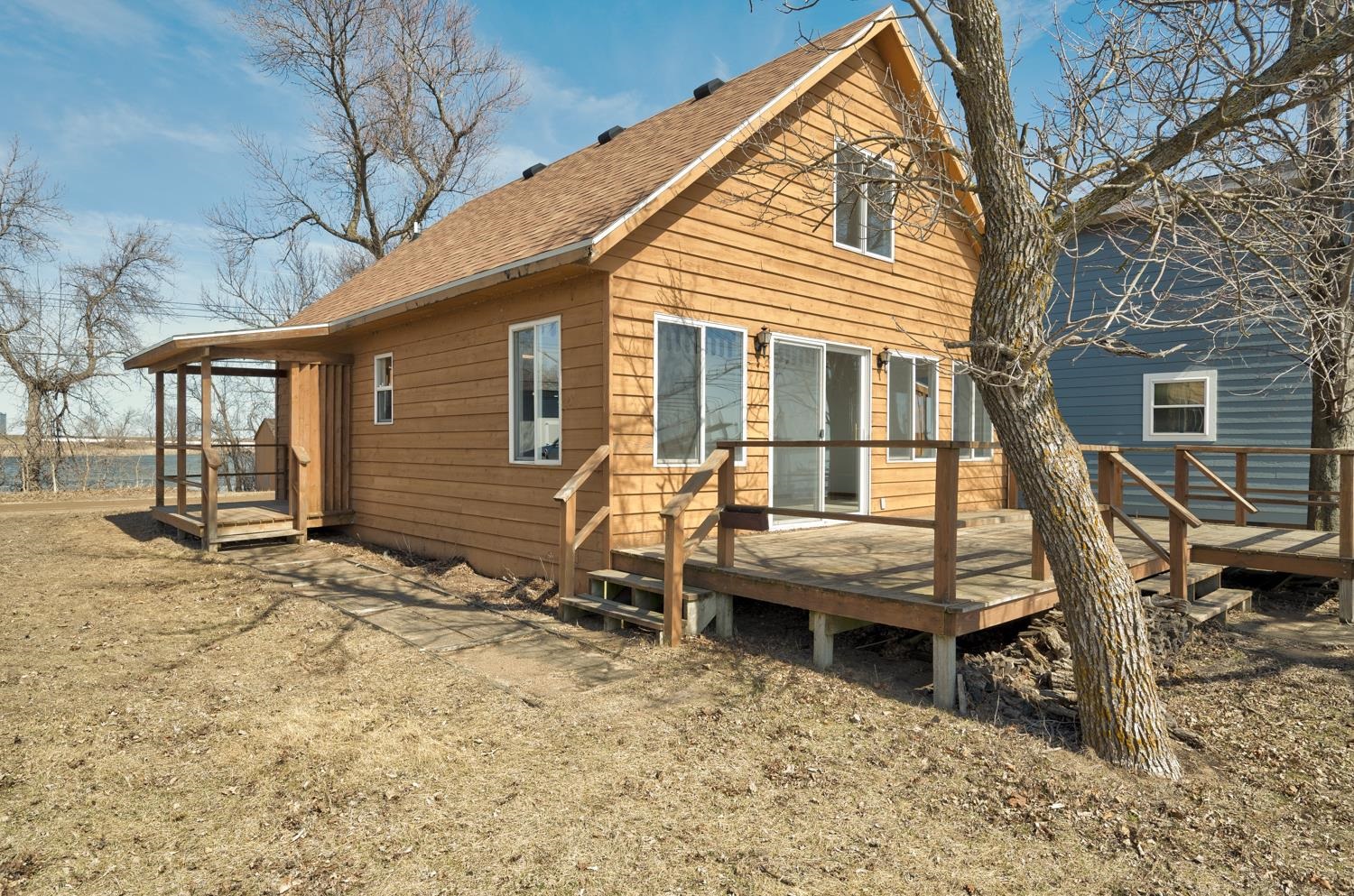 24891 MCCLELLAND Drive, Spirit Lake, IA 51360 