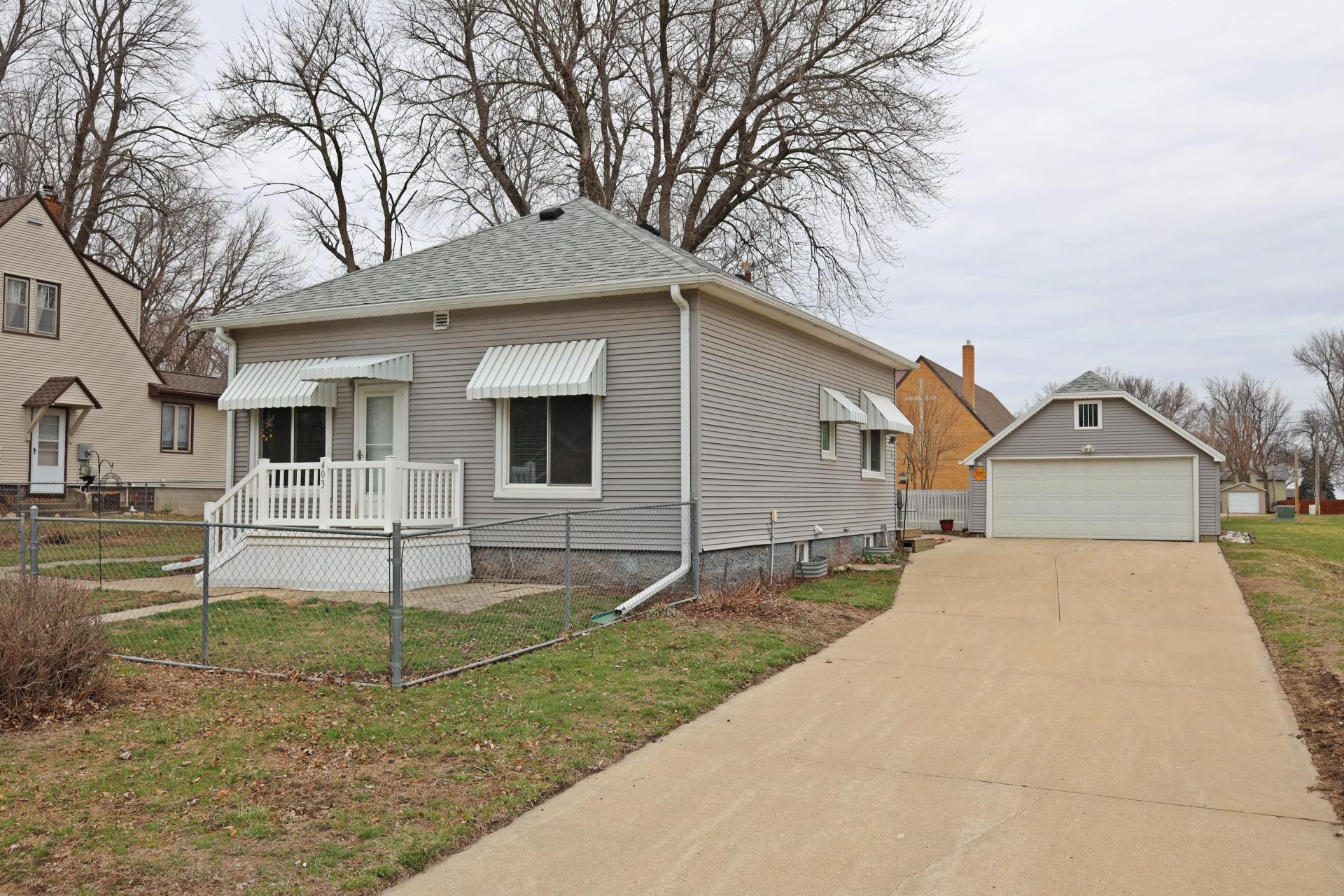 403 B Avenue, Lake Park, IA 51347 