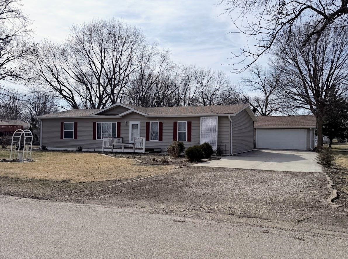 105 Rumsey Street, Everly, IA 51338 