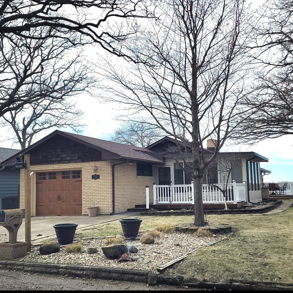 2602 Okoboji Blvd, West Okoboji, IA 51351 