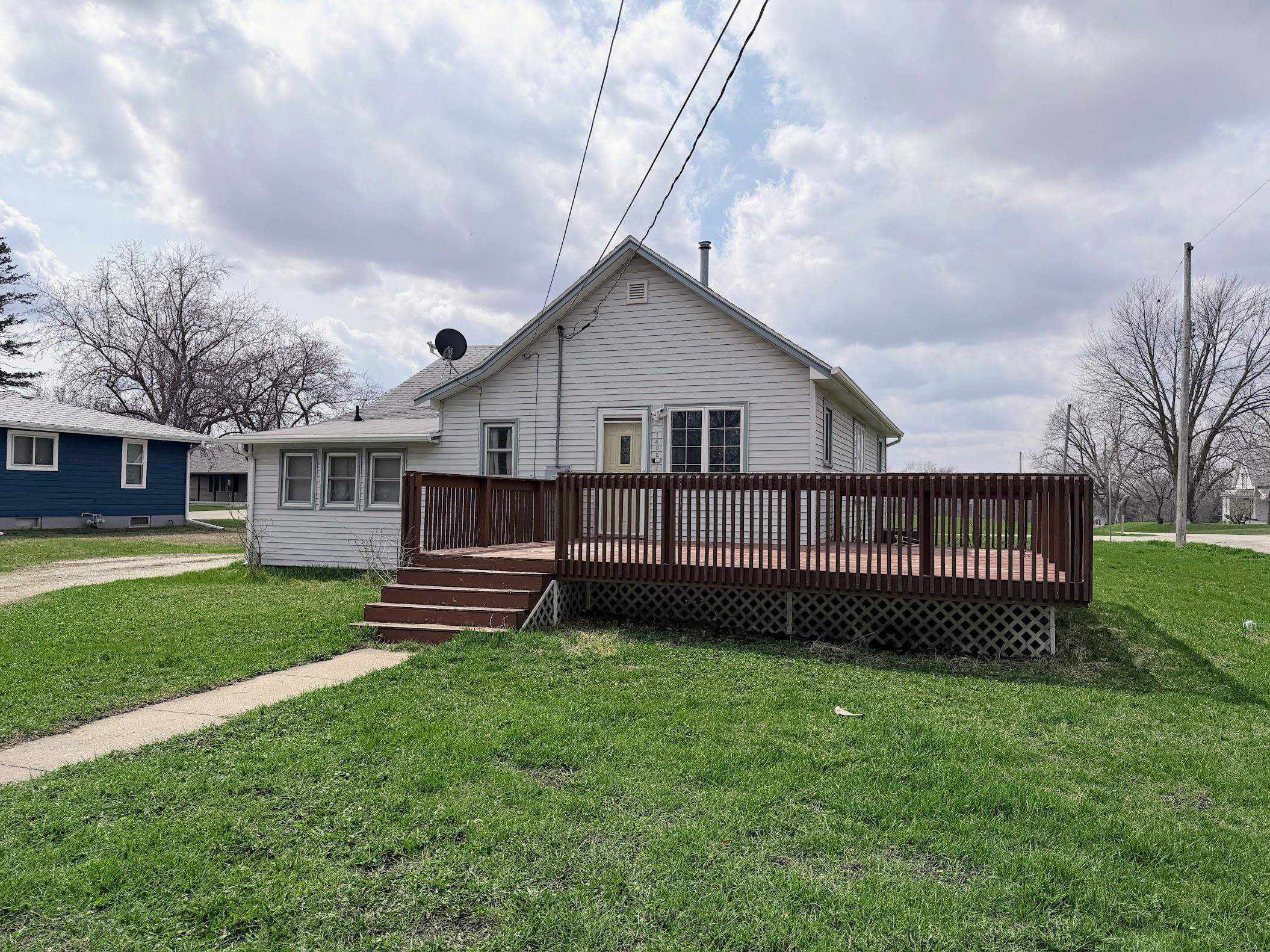 1402 Madison Street, Emmetsburg, IA 50536 