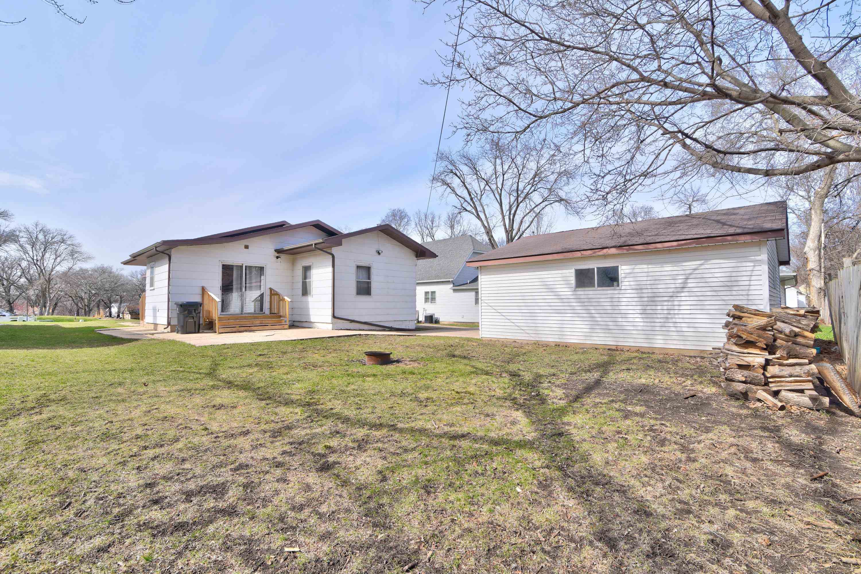 916 6th Street, Estherville, IA 51334 
