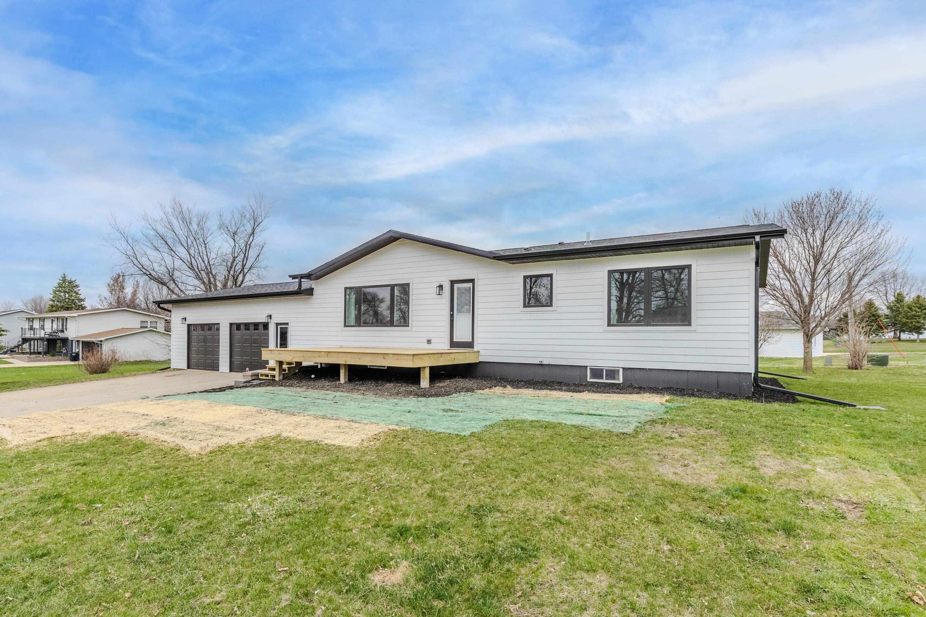 1205 Lakeside Ave, Lake Park, IA 51347 