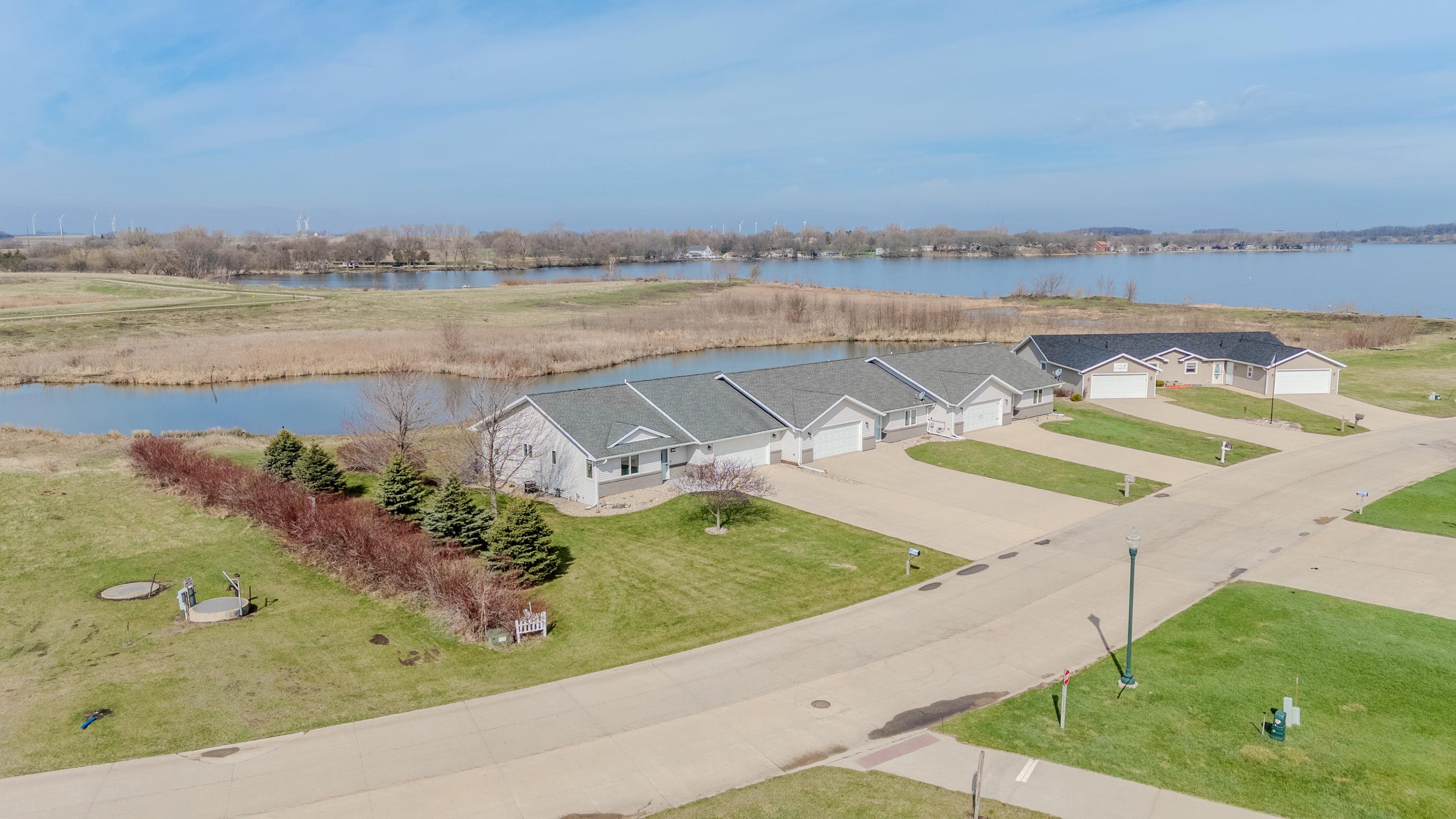 416 Beachcomber Dr #3, Lake Park, IA 51347 