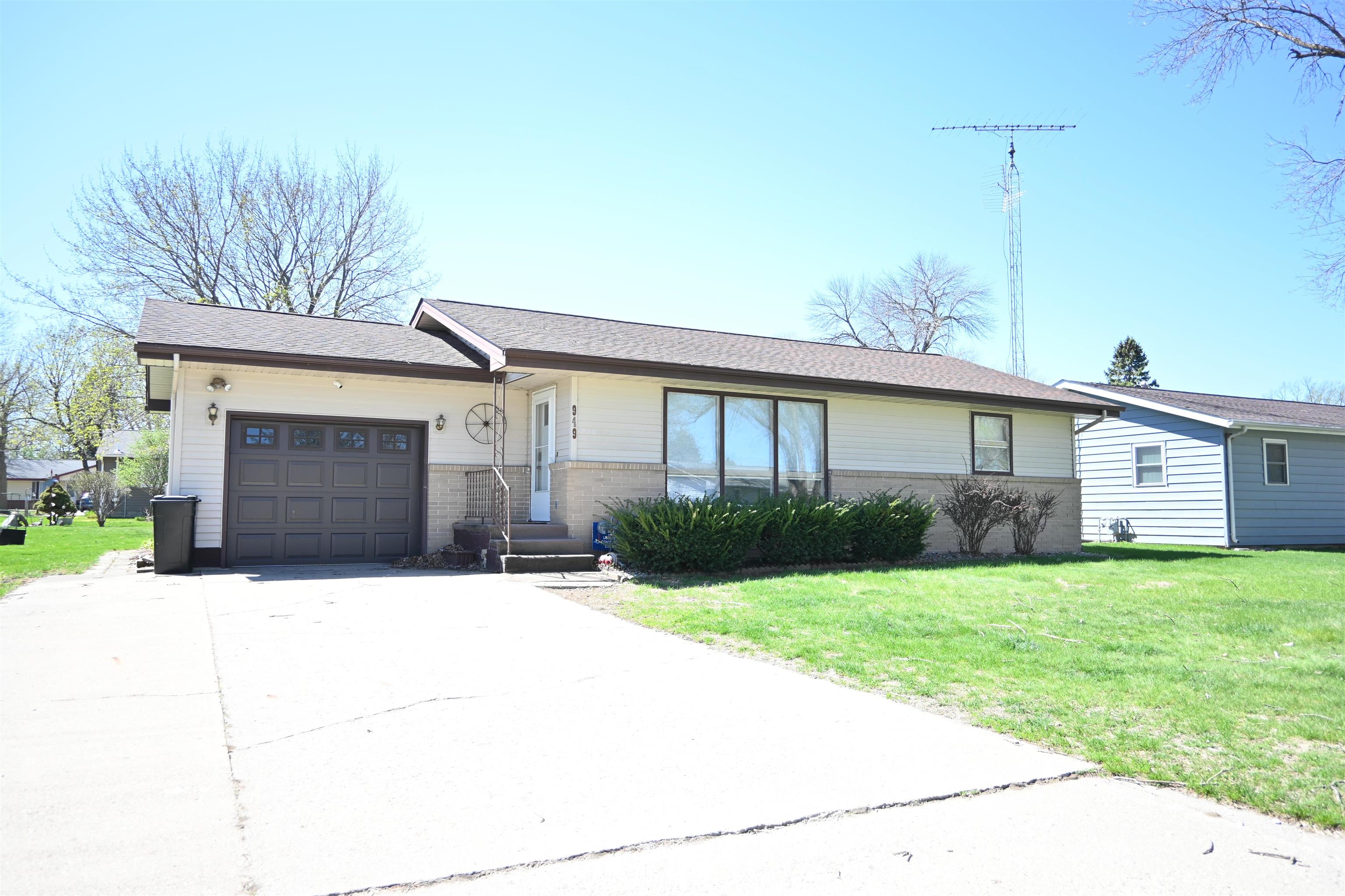 949 7th Street, Lake View, IA 51450 