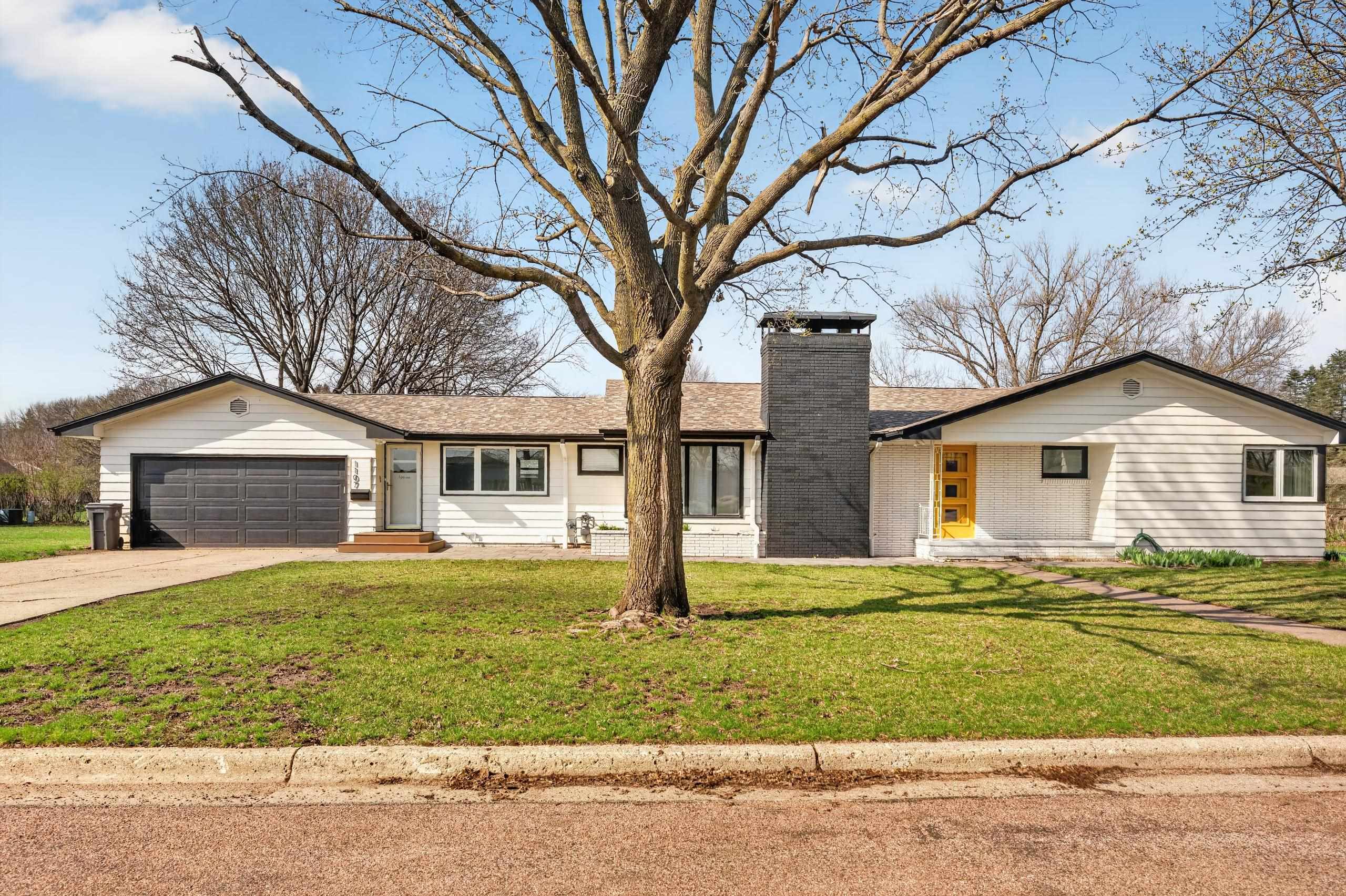 1107 Breezy Meadow Lane, Spencer, IA 51301 