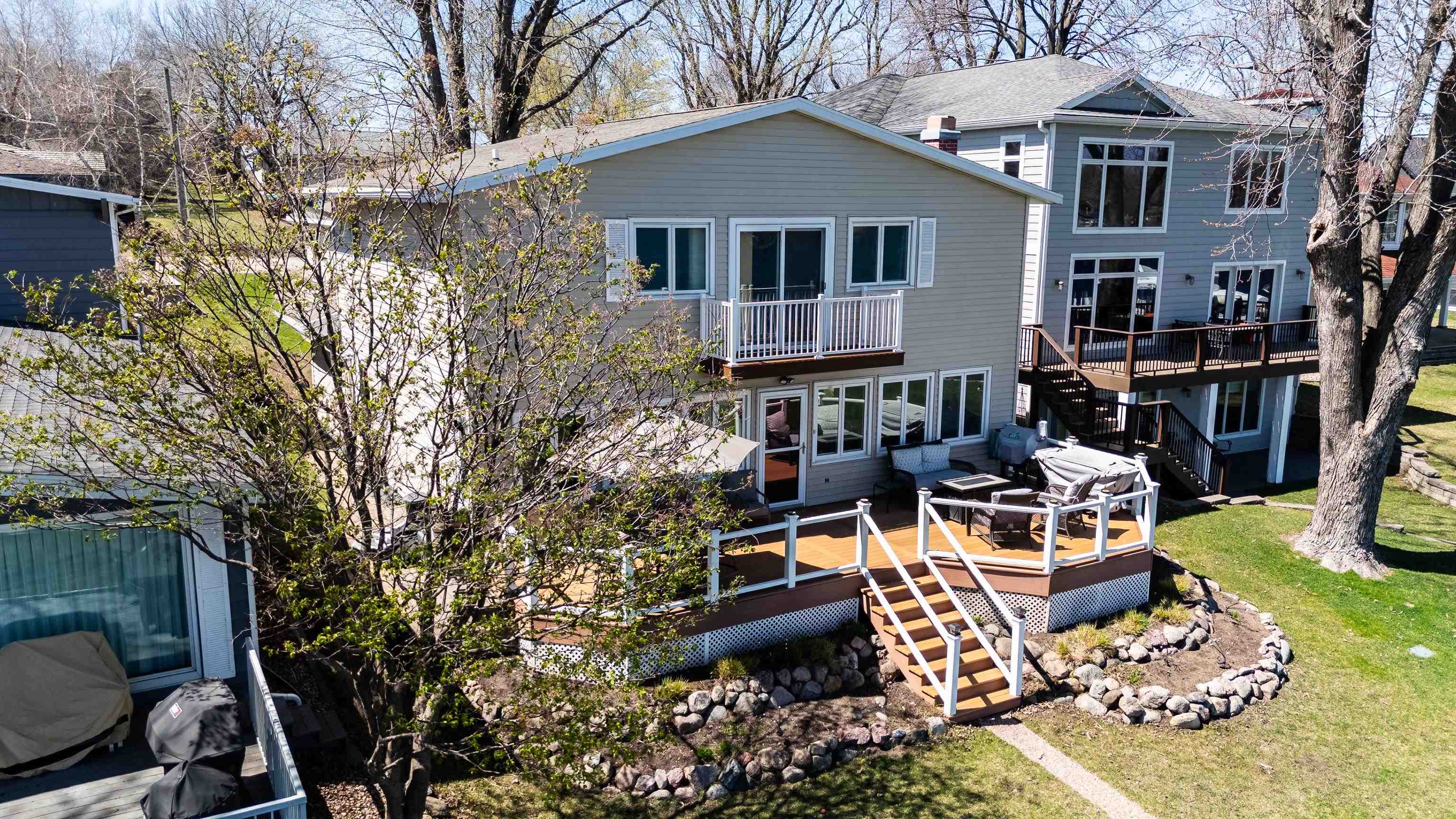 2818 Breezy Heights Dr, Milford, IA 51351 