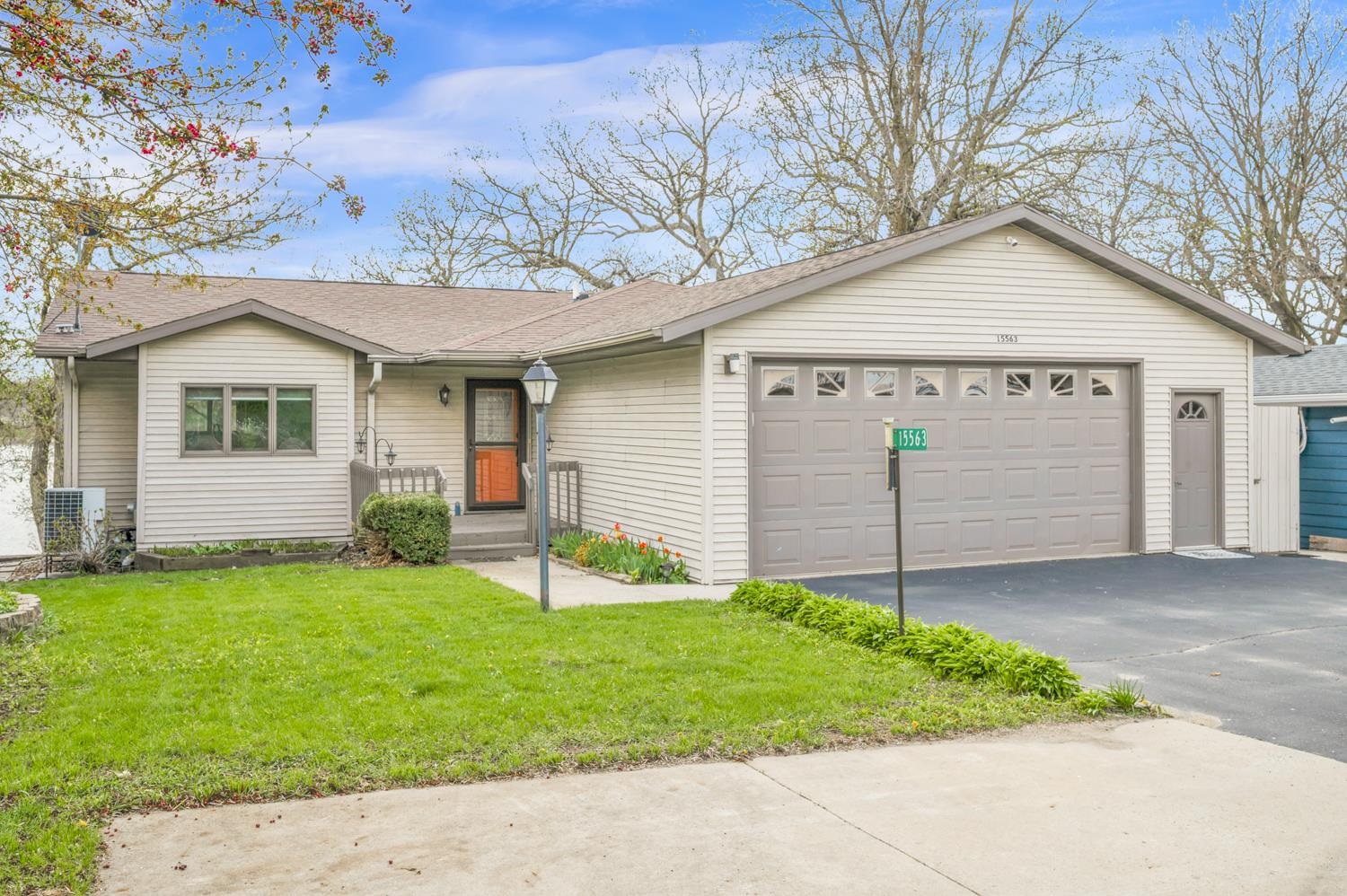 15563 250th Avenue, Spirit Lake, IA 51360 