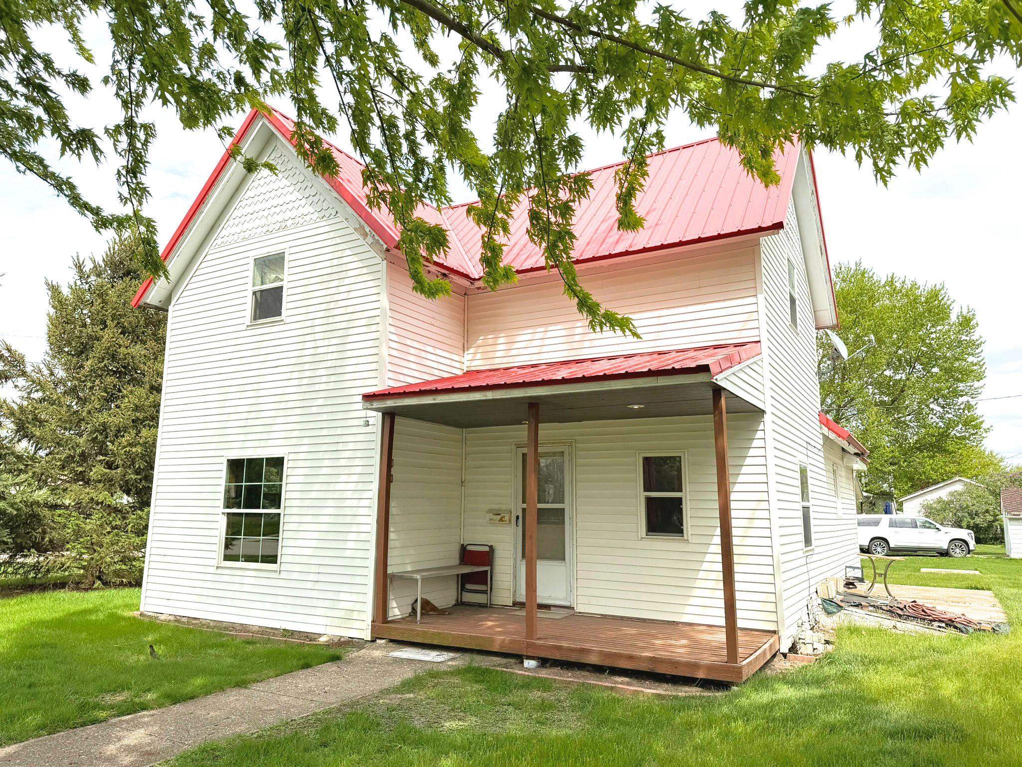 1702 Grand Avenue, Emmetsburg, IA 50536 