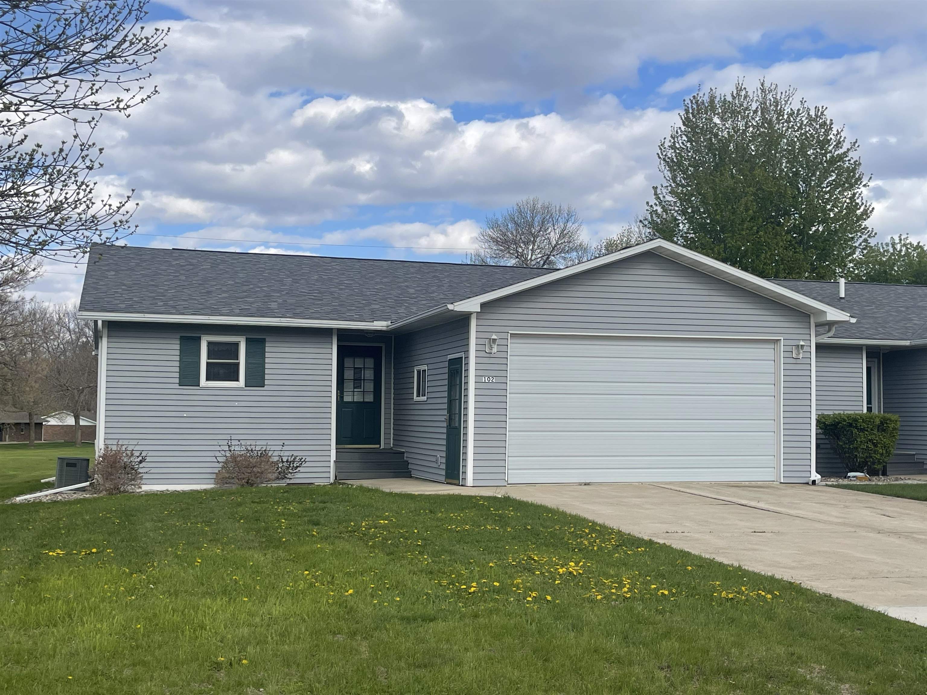 102 Golf Course Drive, Armstrong, IA 50514 