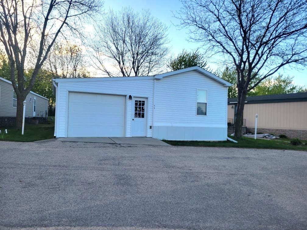 806 28th Street #44, Milford, IA 51351 