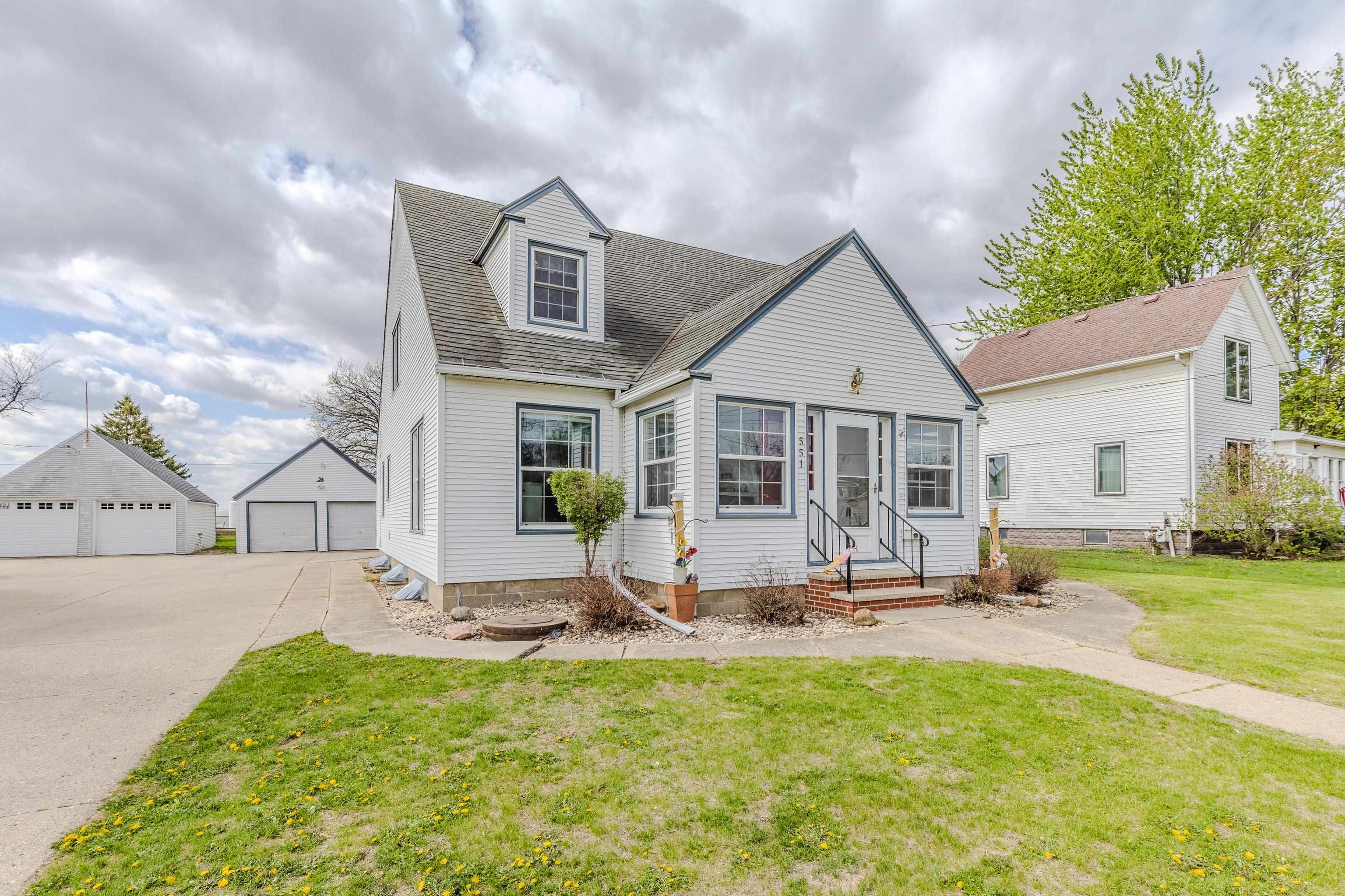 551 1st St SE, Hartley, IA 51346 