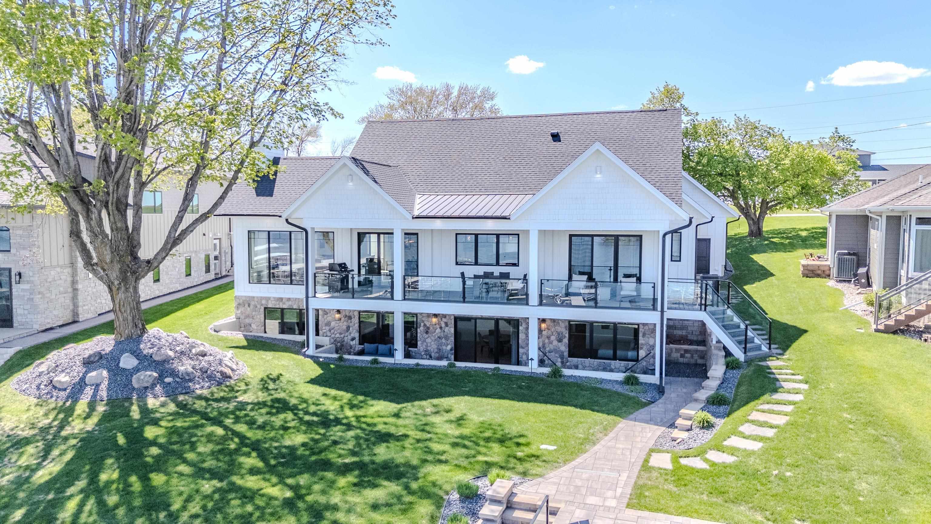 2720 Breezy Heights, Wahpeton, IA 51351 