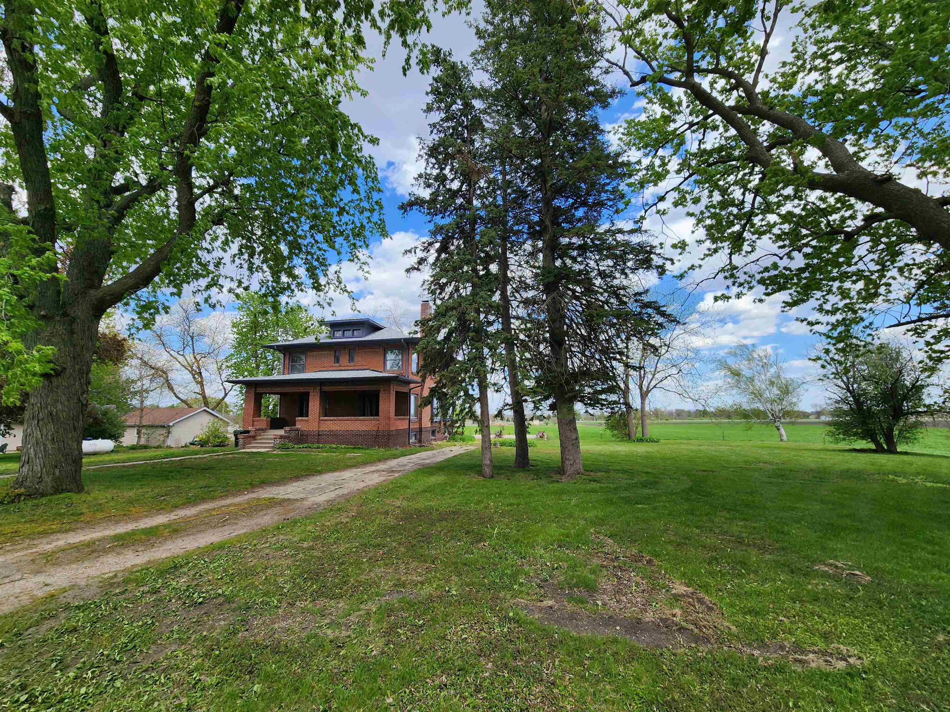 410 2nd Street, Mallard, IA 50562 
