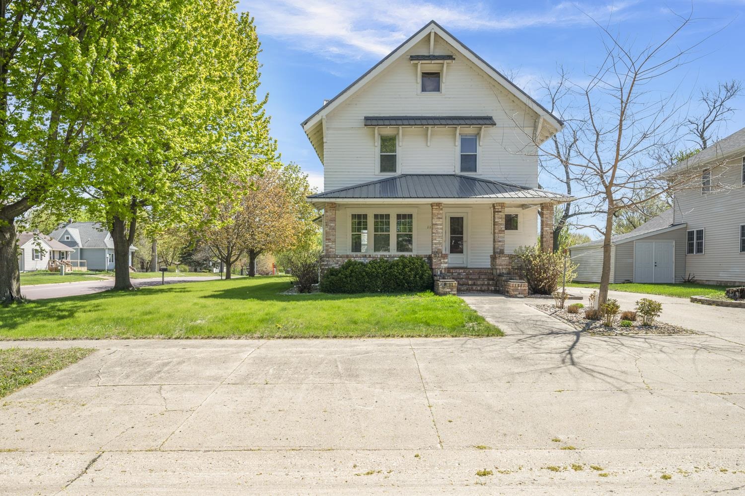 114 4th Street, Lake Park, IA 51347 