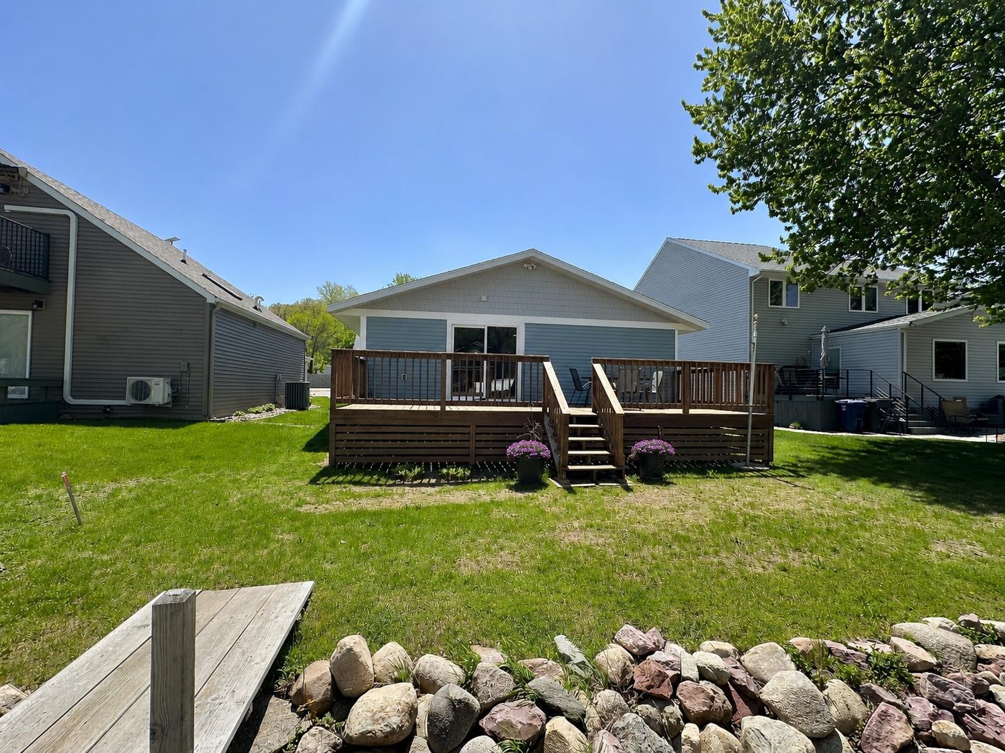 1300 Joy Loy Ln, Wahpeton, IA 51351 