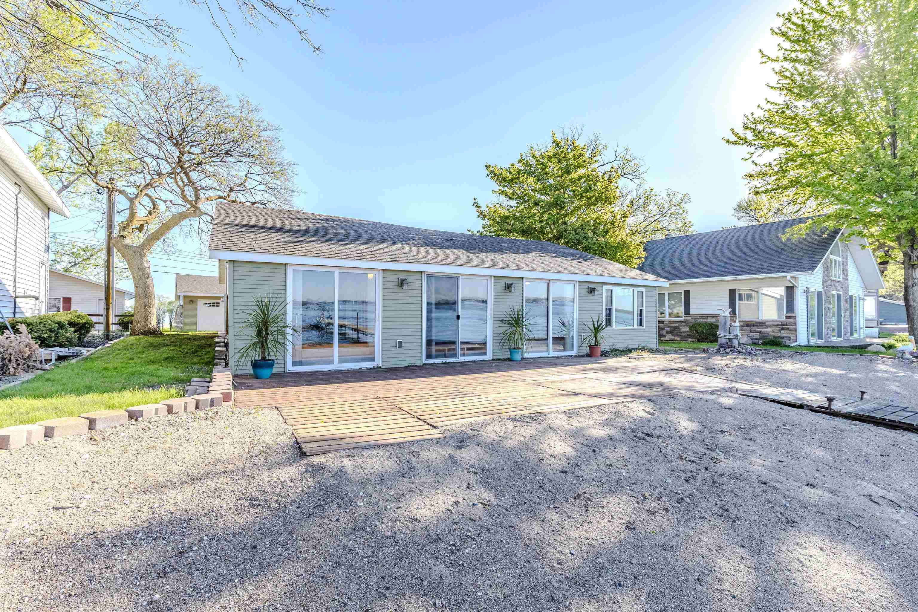 25031 McClelland Ln, Spirit Lake, IA 51360 