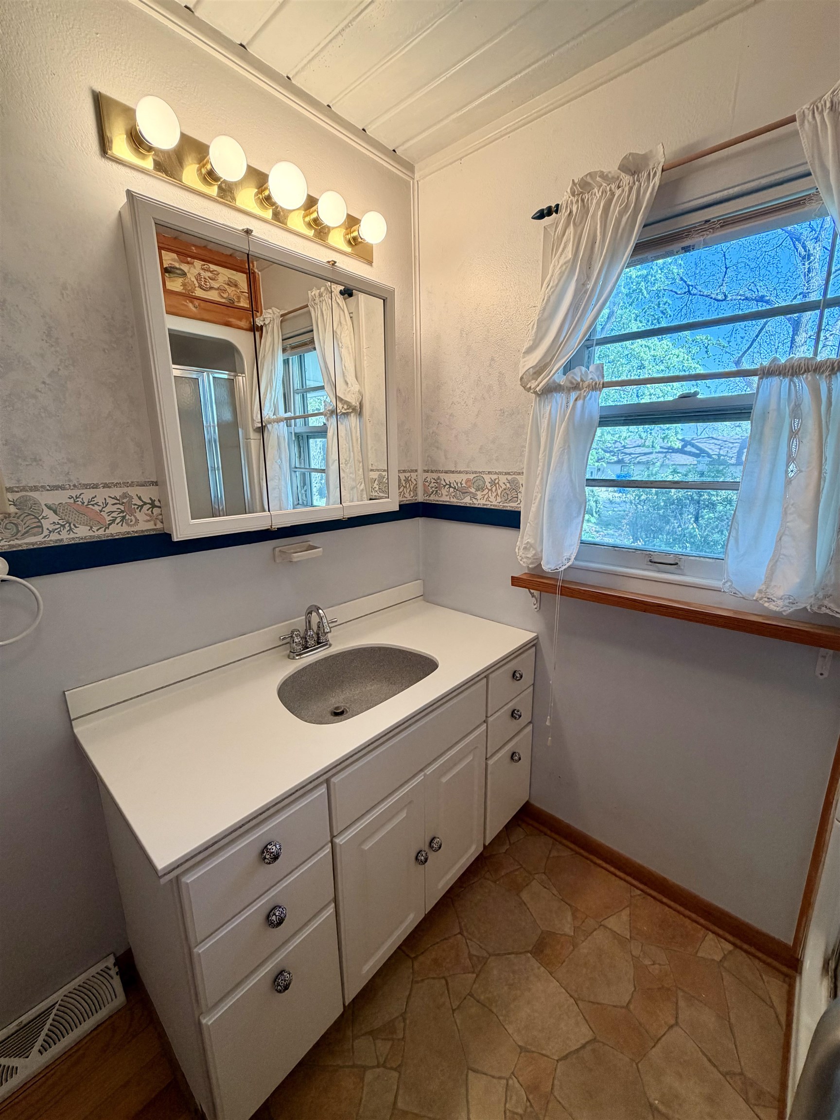MLS #260476