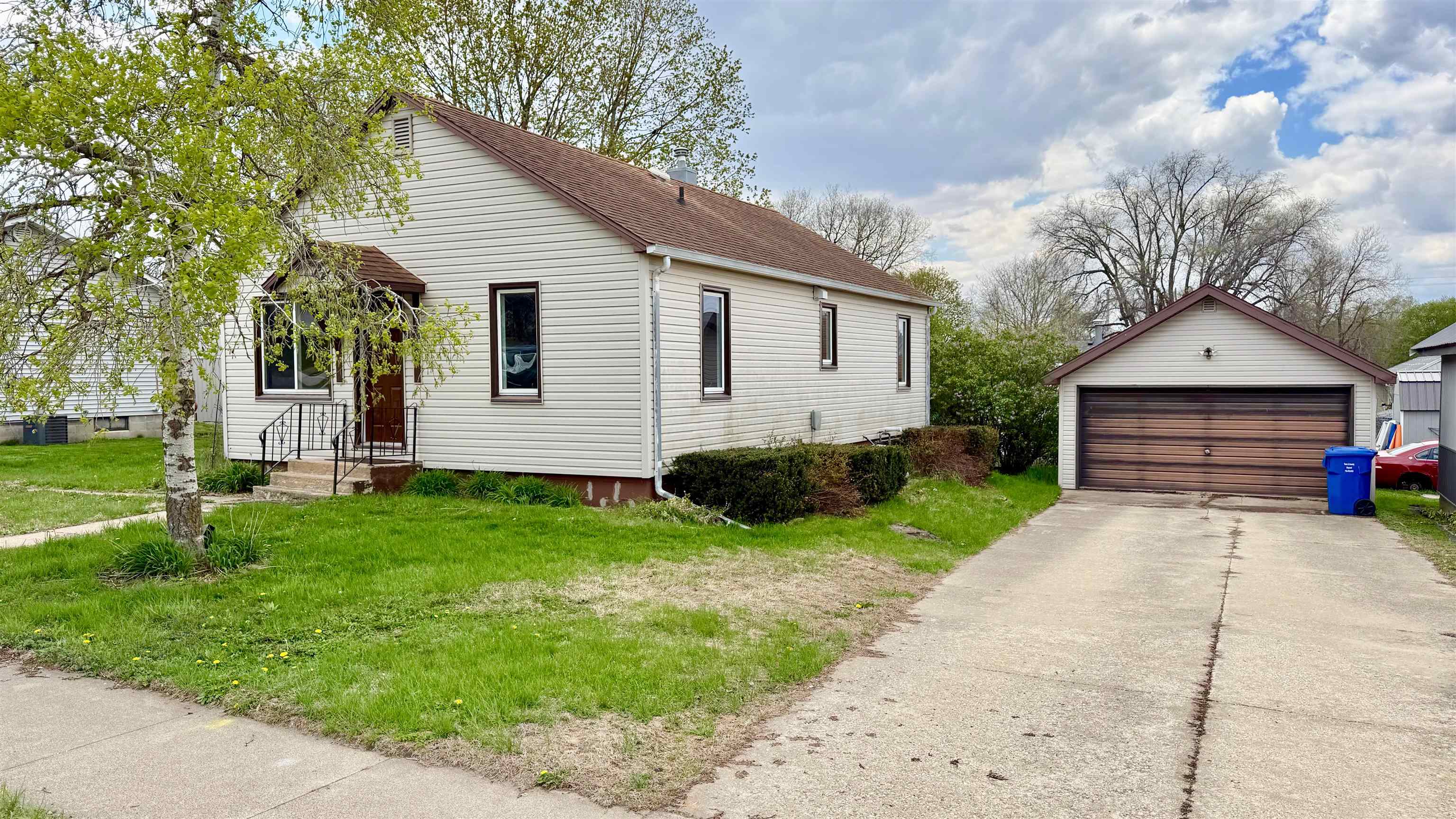 412 2nd St Road, Sioux Rapids, IA 50585 