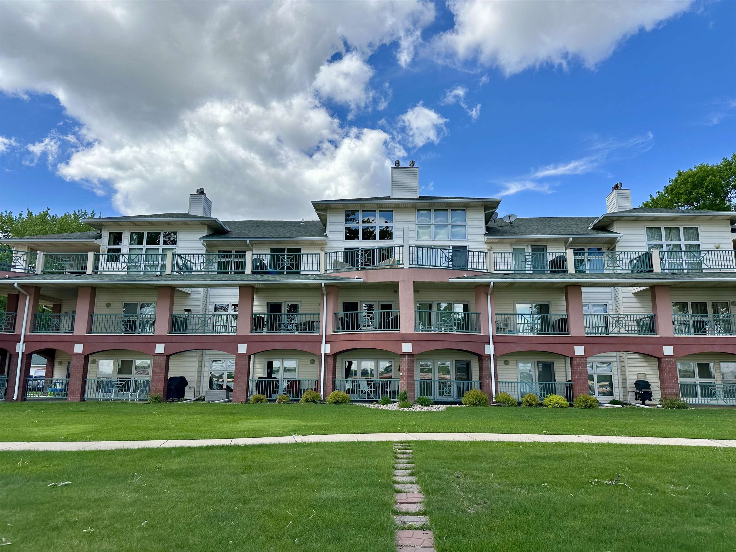 1605 Chalstrom Beach Road, Okoboji, IA 51355 