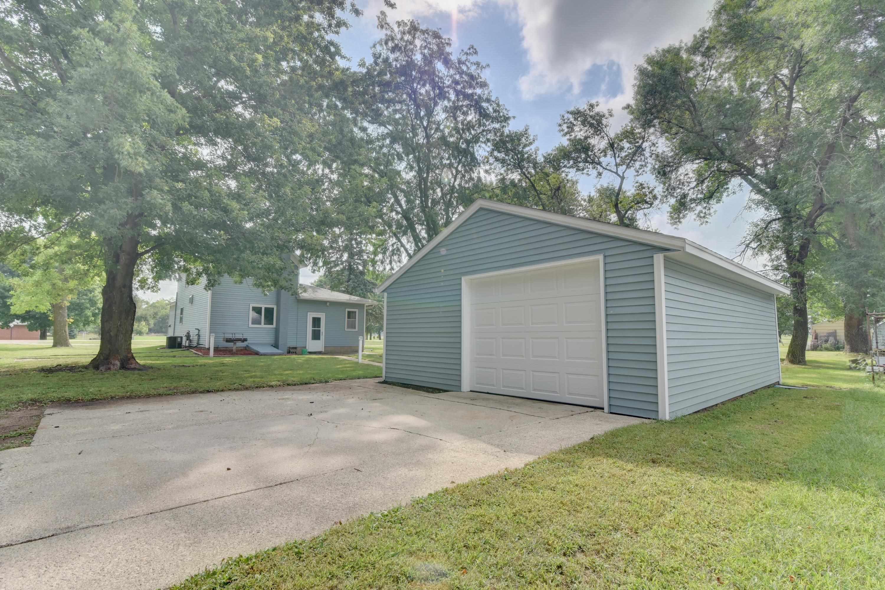 501 South Wilson Avenue, Graettinger, IA 51342 