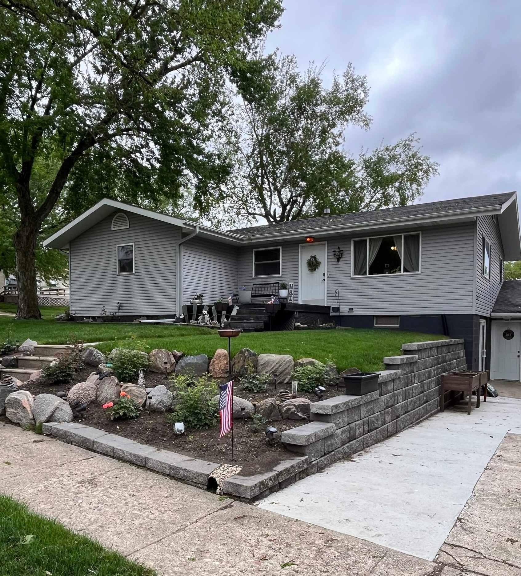205 W Lost Island St, Graettinger, IA 51342 