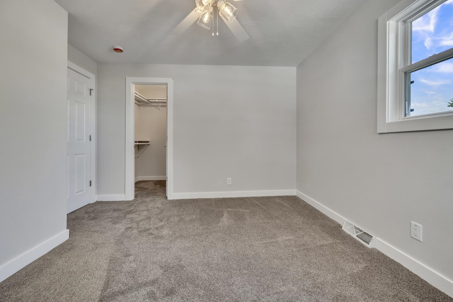 MLS #260512