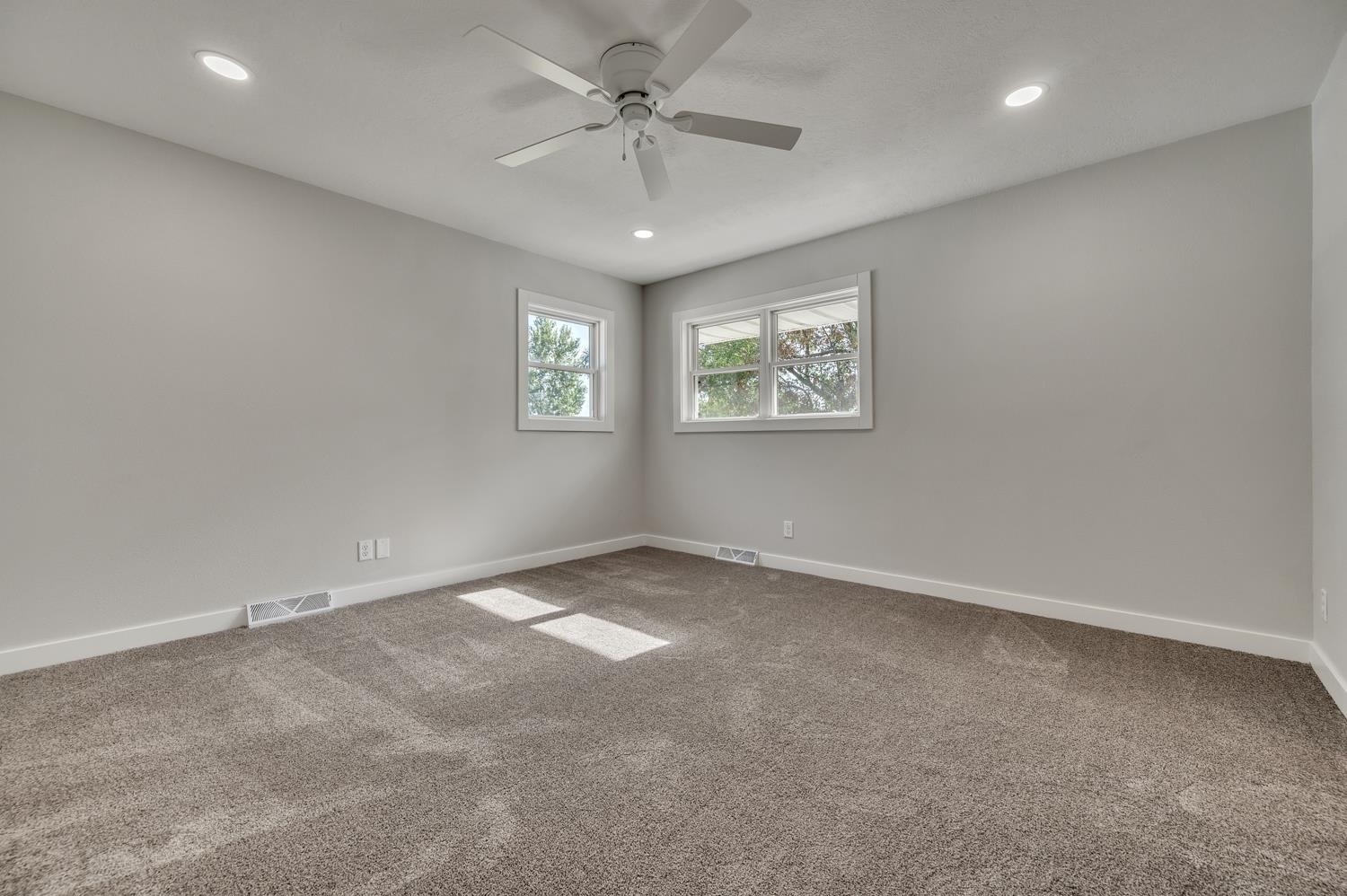 MLS #260512