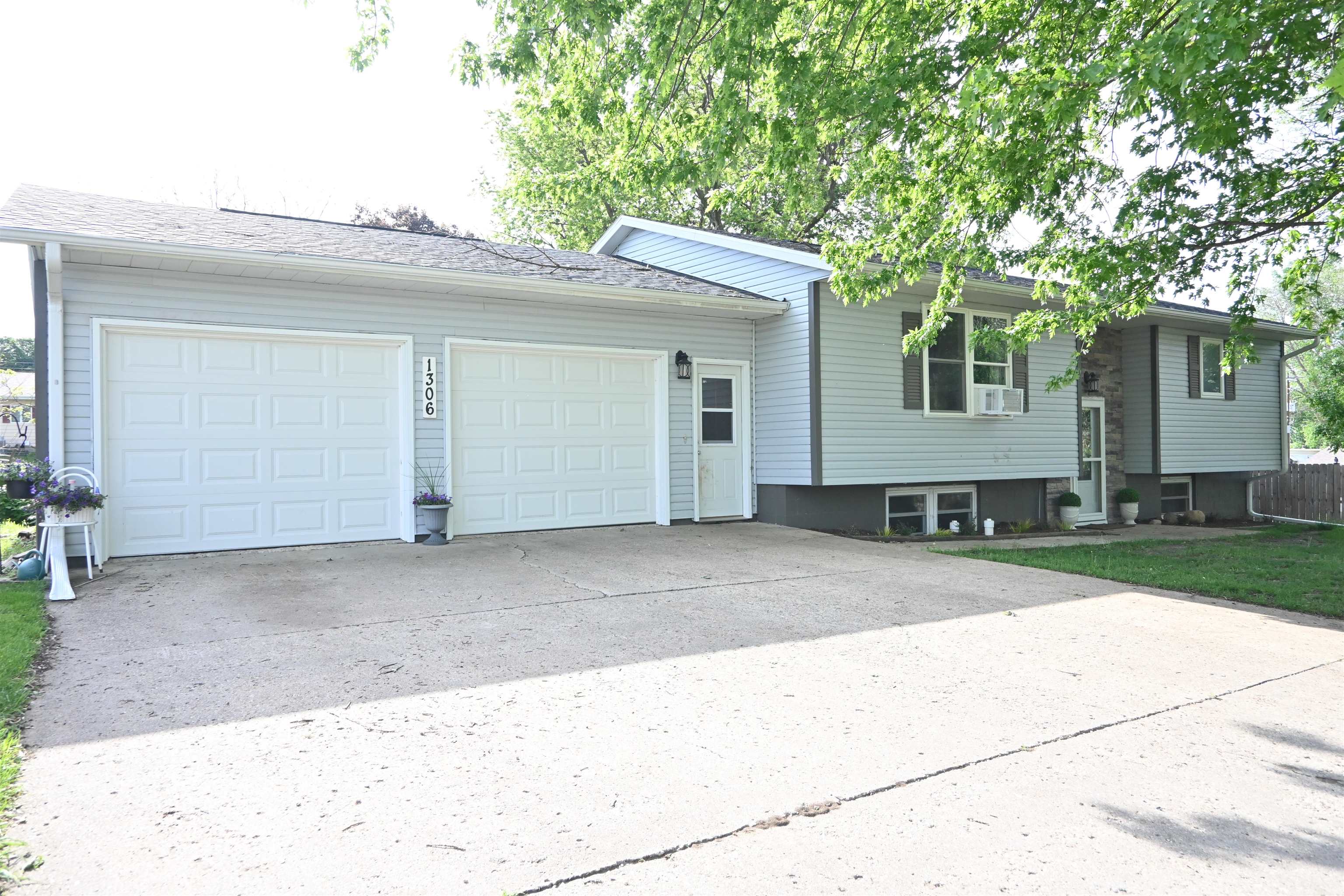 1306 Burns Street, Ruthven, IA 51358 