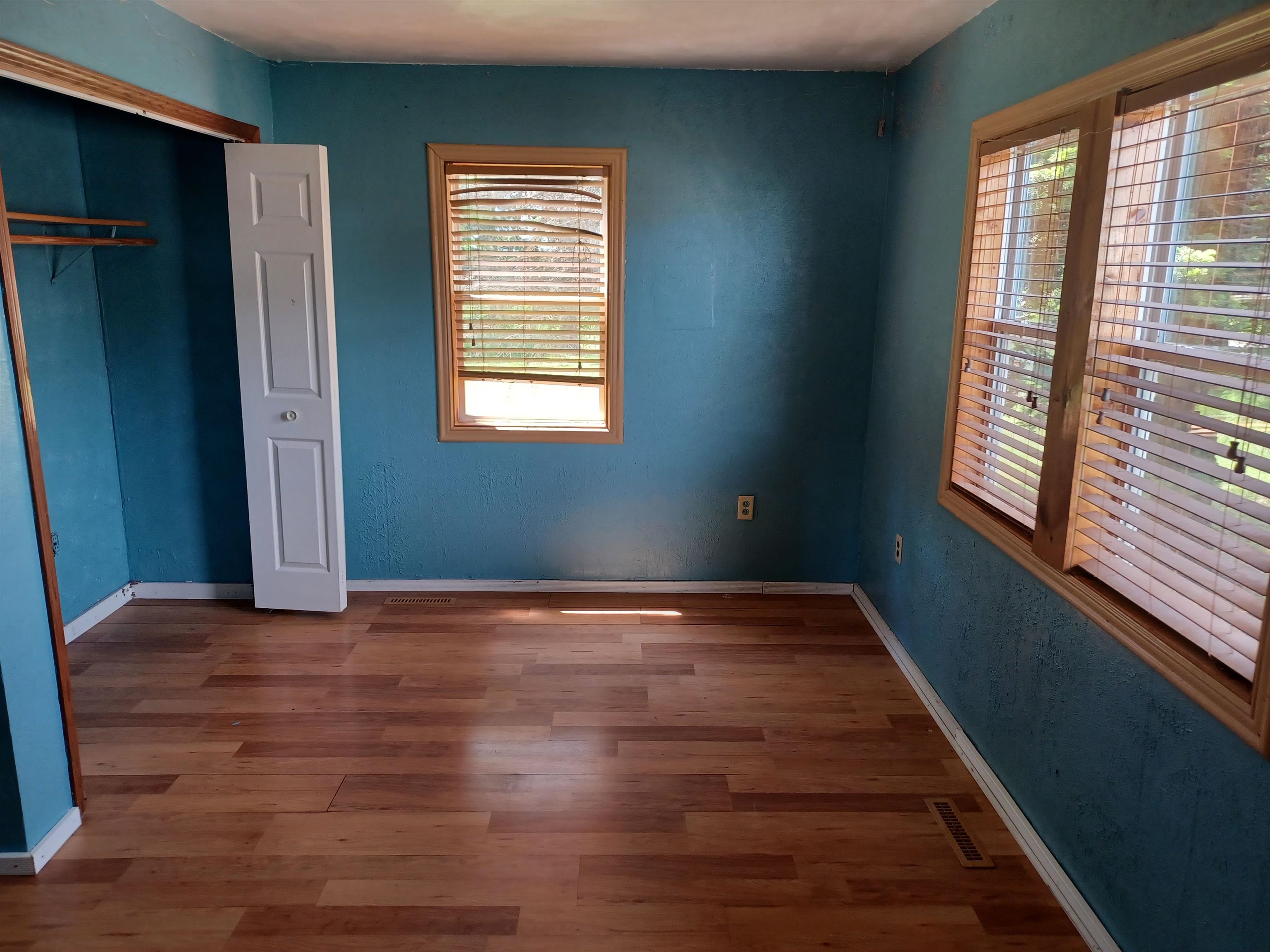 MLS #260518