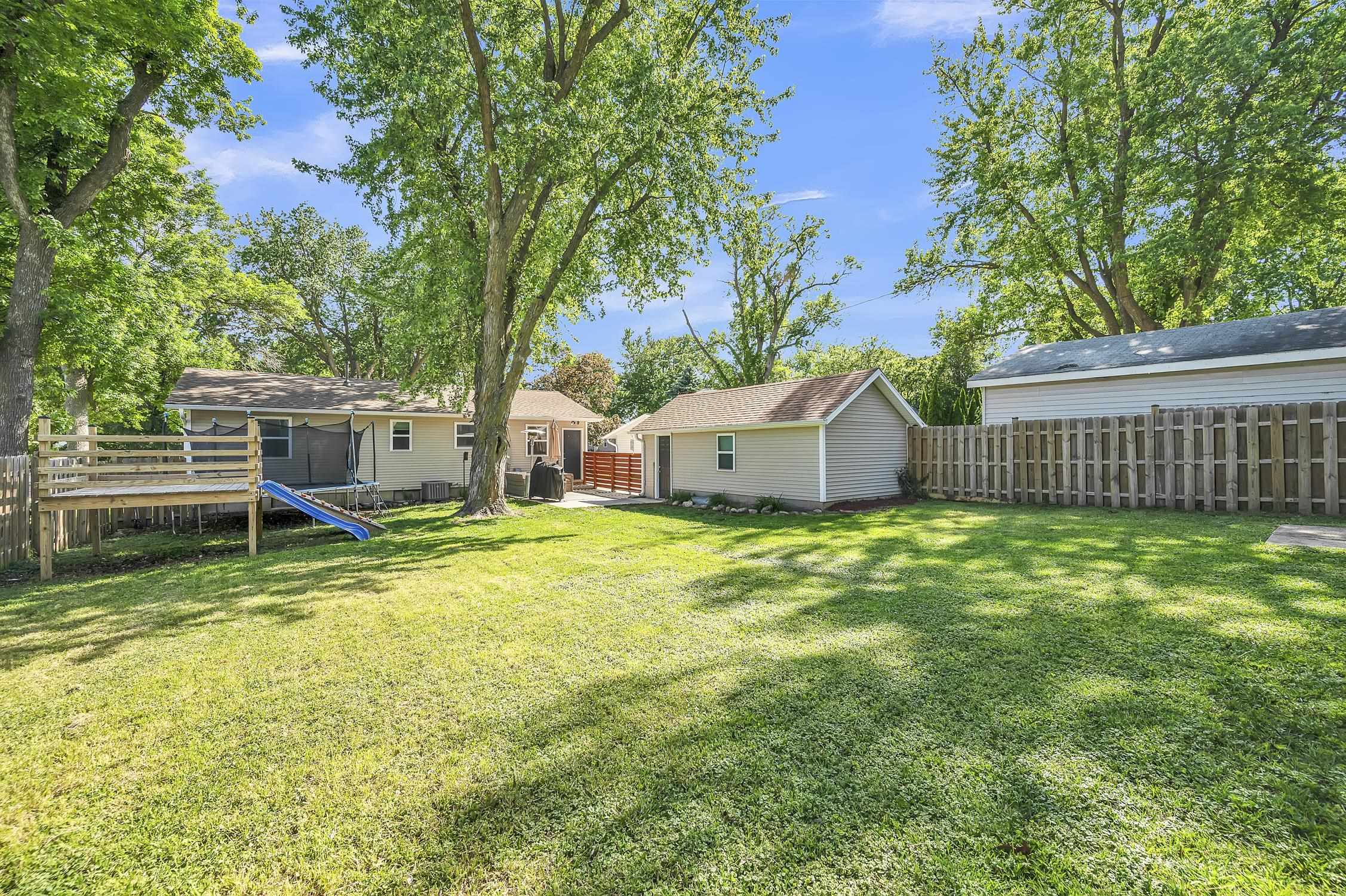 MLS #260528
