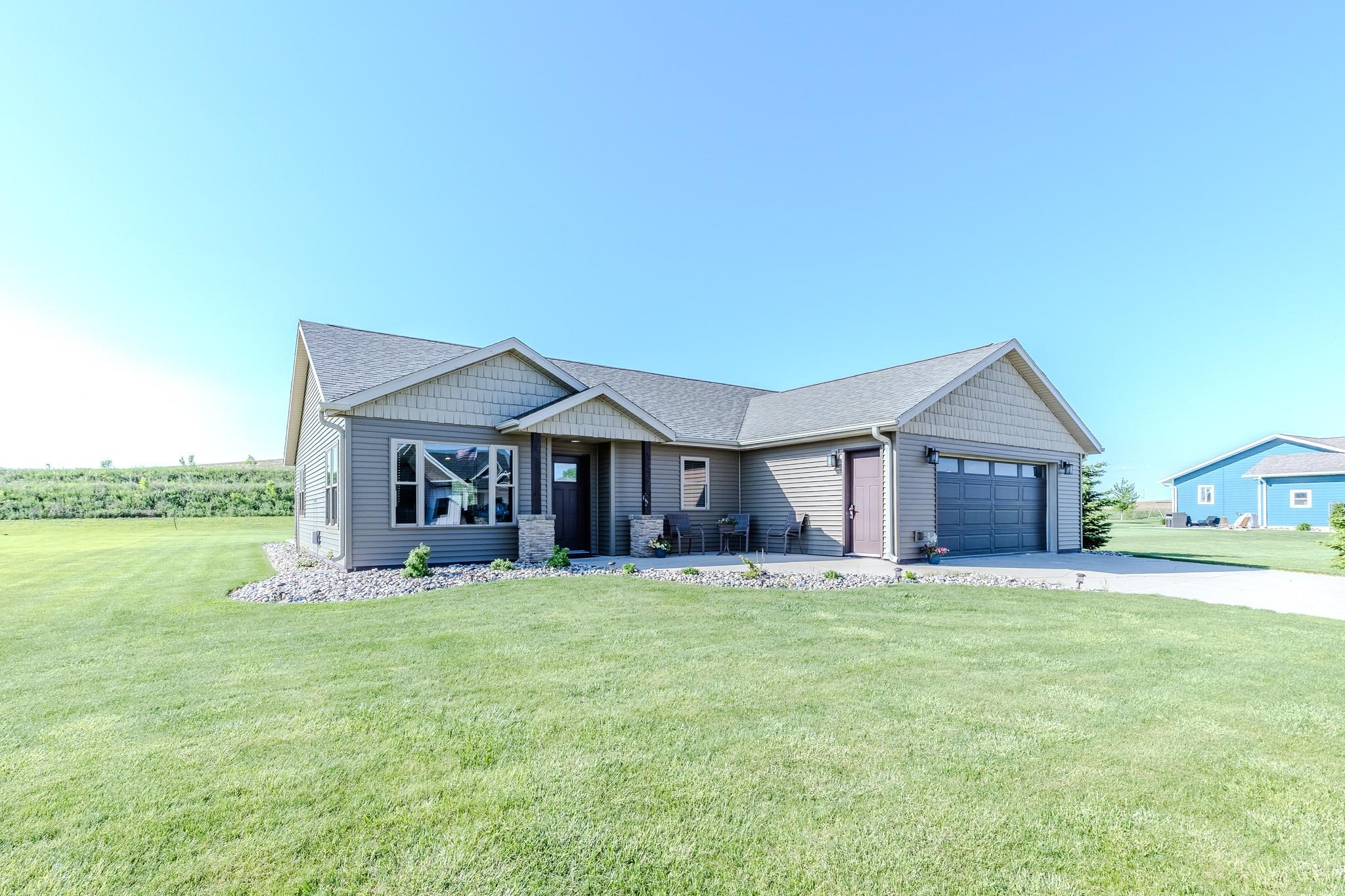 131 West Bay Rd, Lake Park, IA 51347 