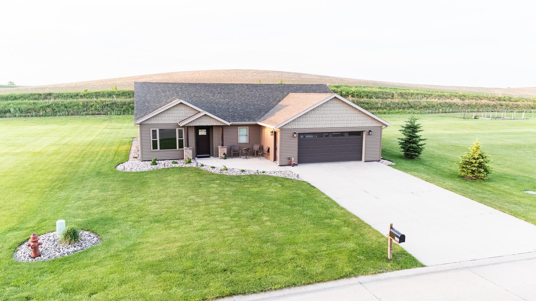 131 West Bay Rd, Lake Park, IA 51347 