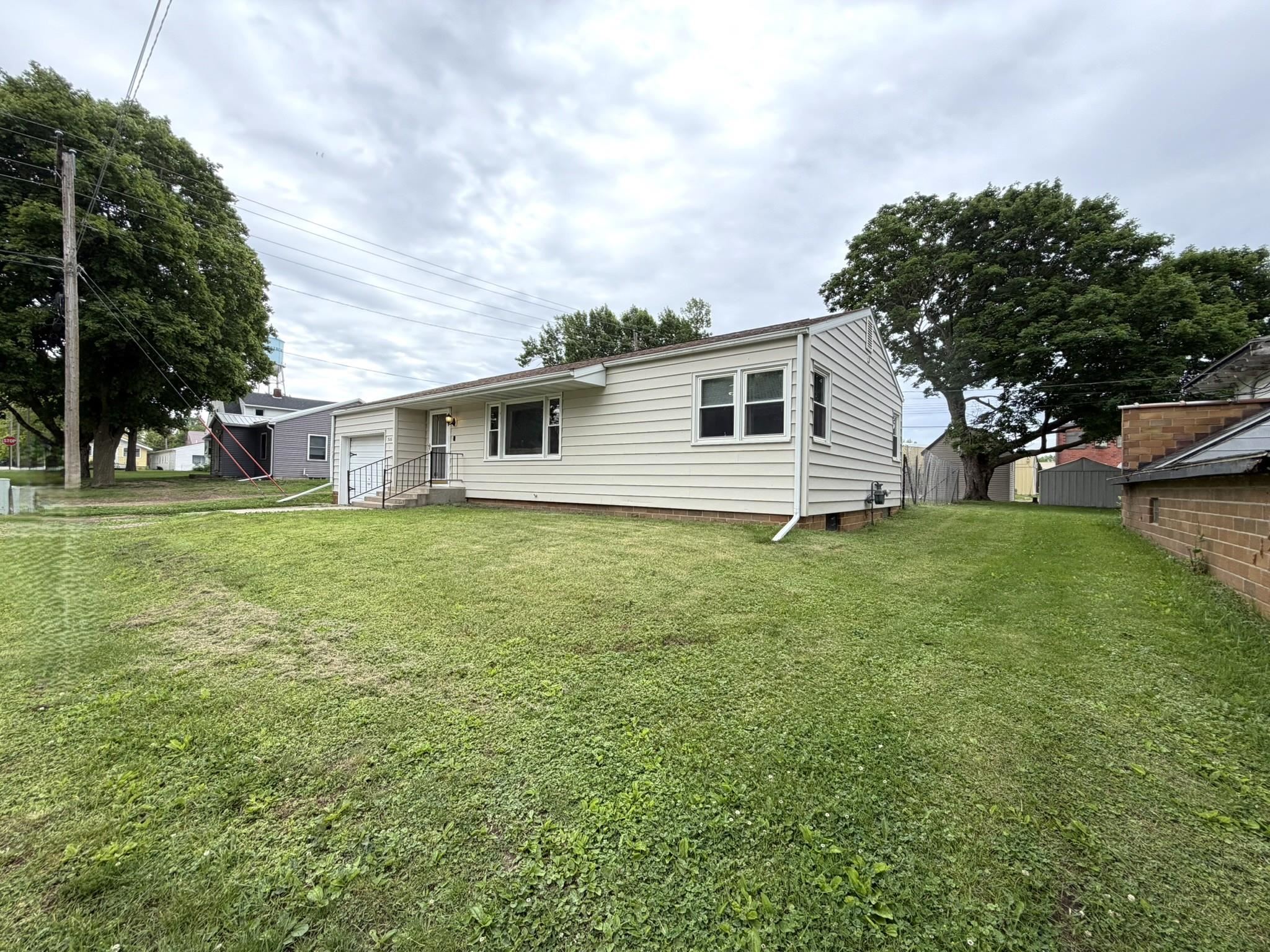 506 5TH Street, Armstrong, IA 50514 