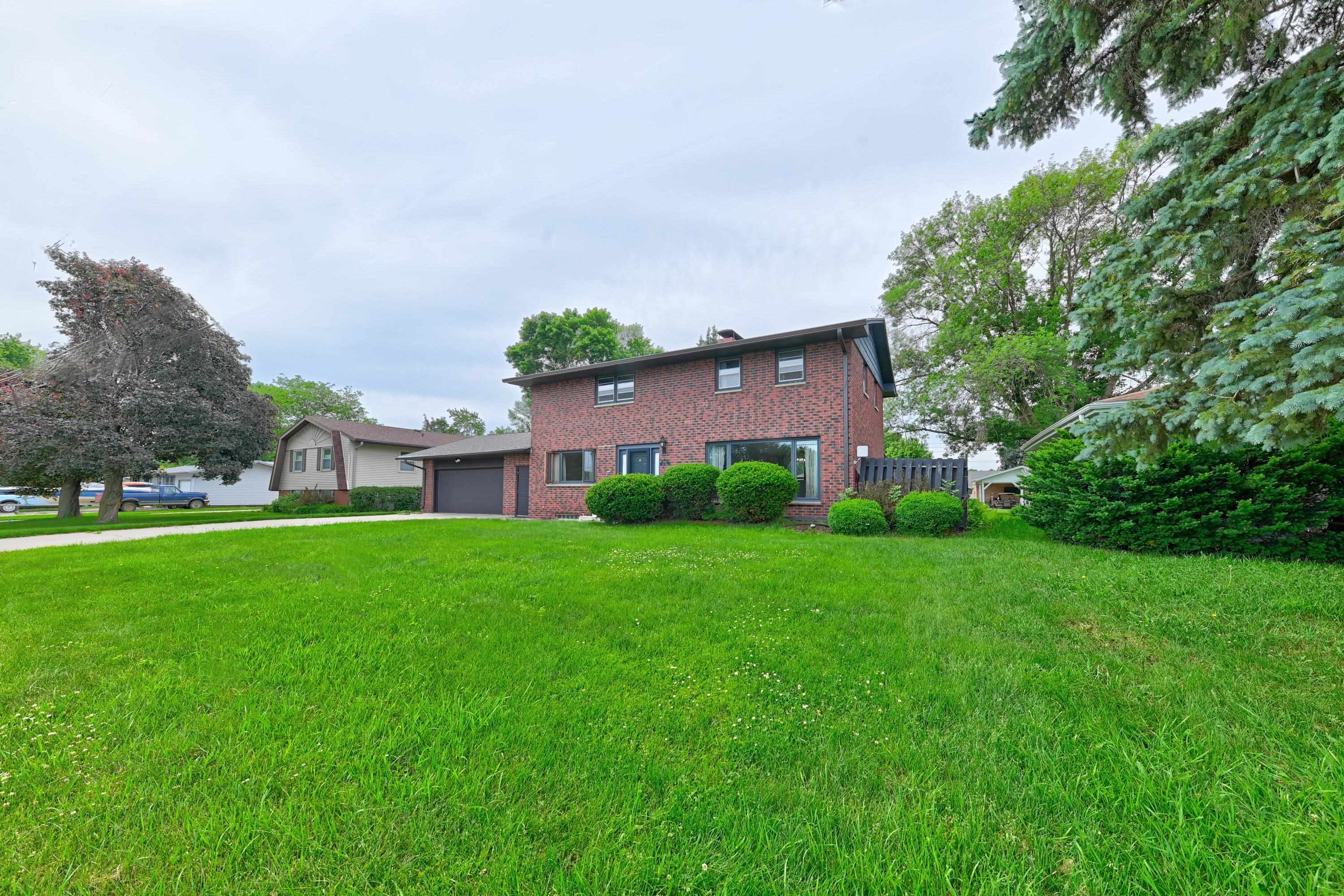3102 1st Street, Emmetsburg, IA 50536 