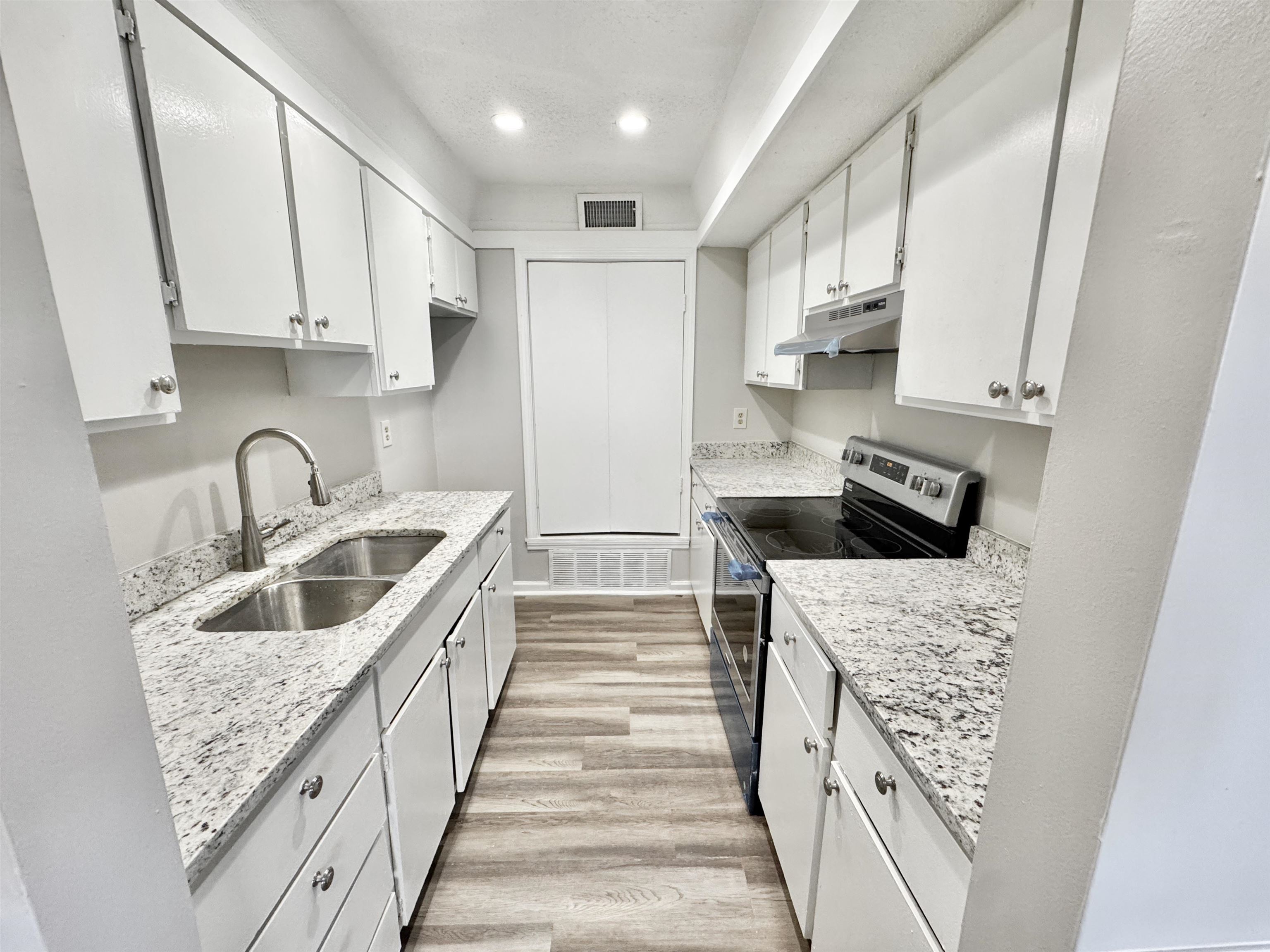 1202 Middle Court Ct 101