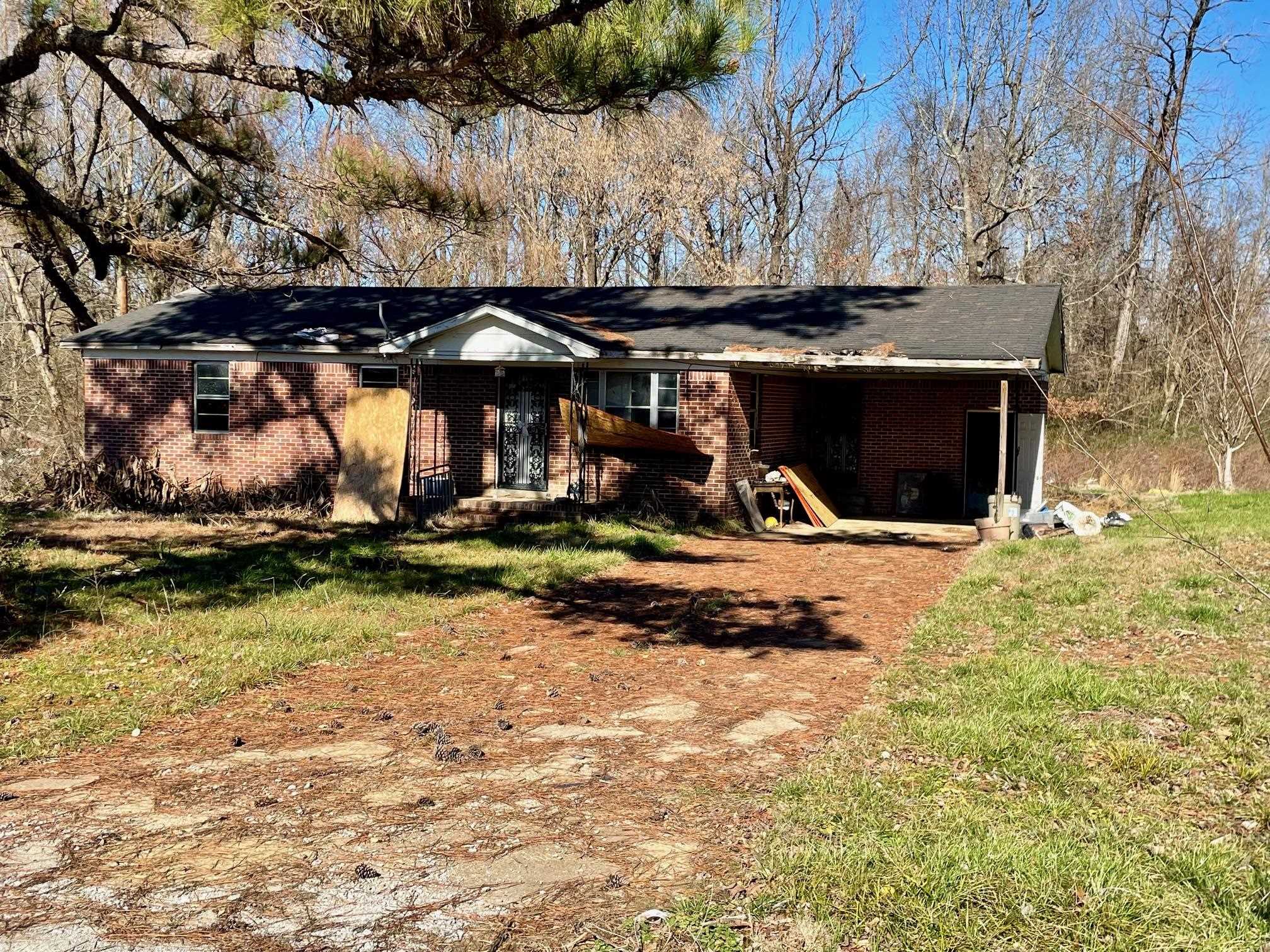 3 BR 1 Bath Brick Home in Somerville TN, sited on 1 acre+-   Needs major renovation.