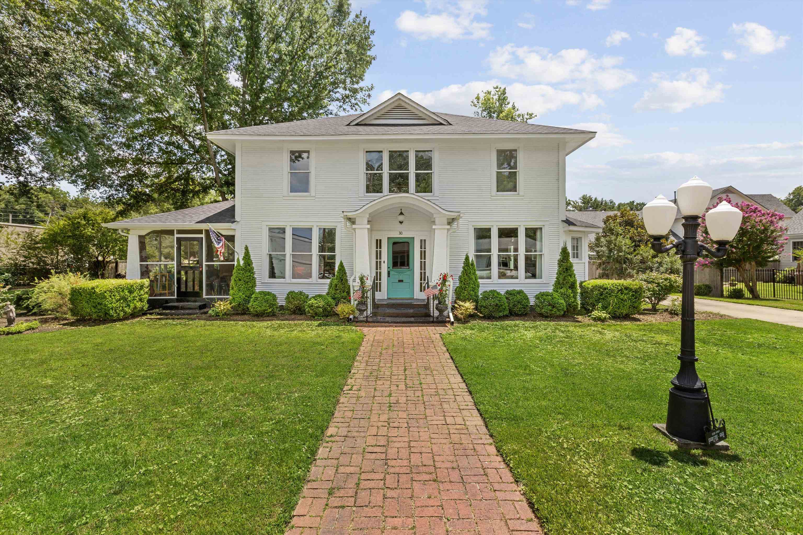 30 Front St